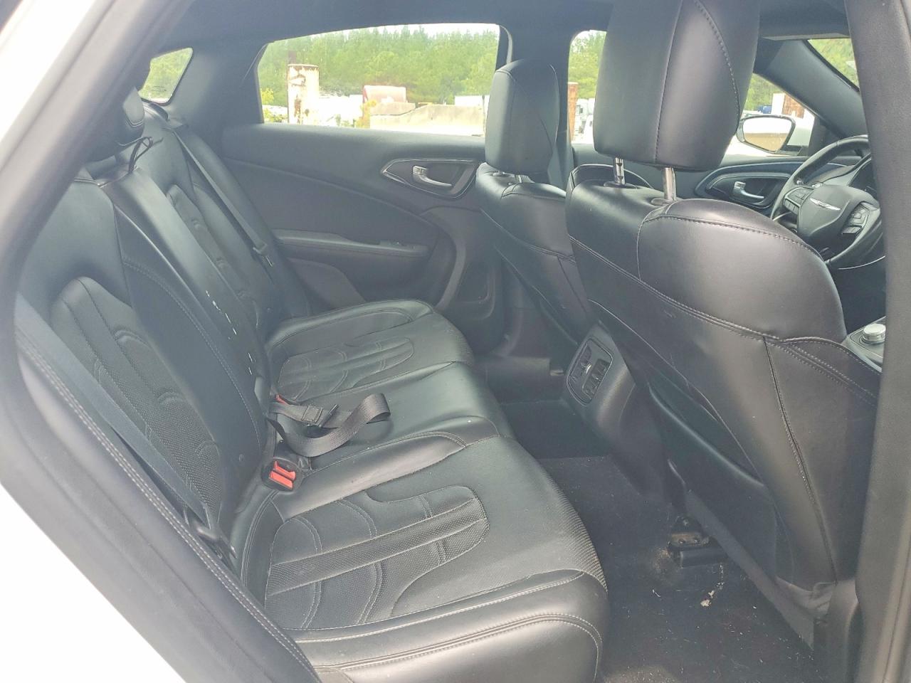 2015 Chrysler 200 S White vin: 1C3CCCBG1FN673380
