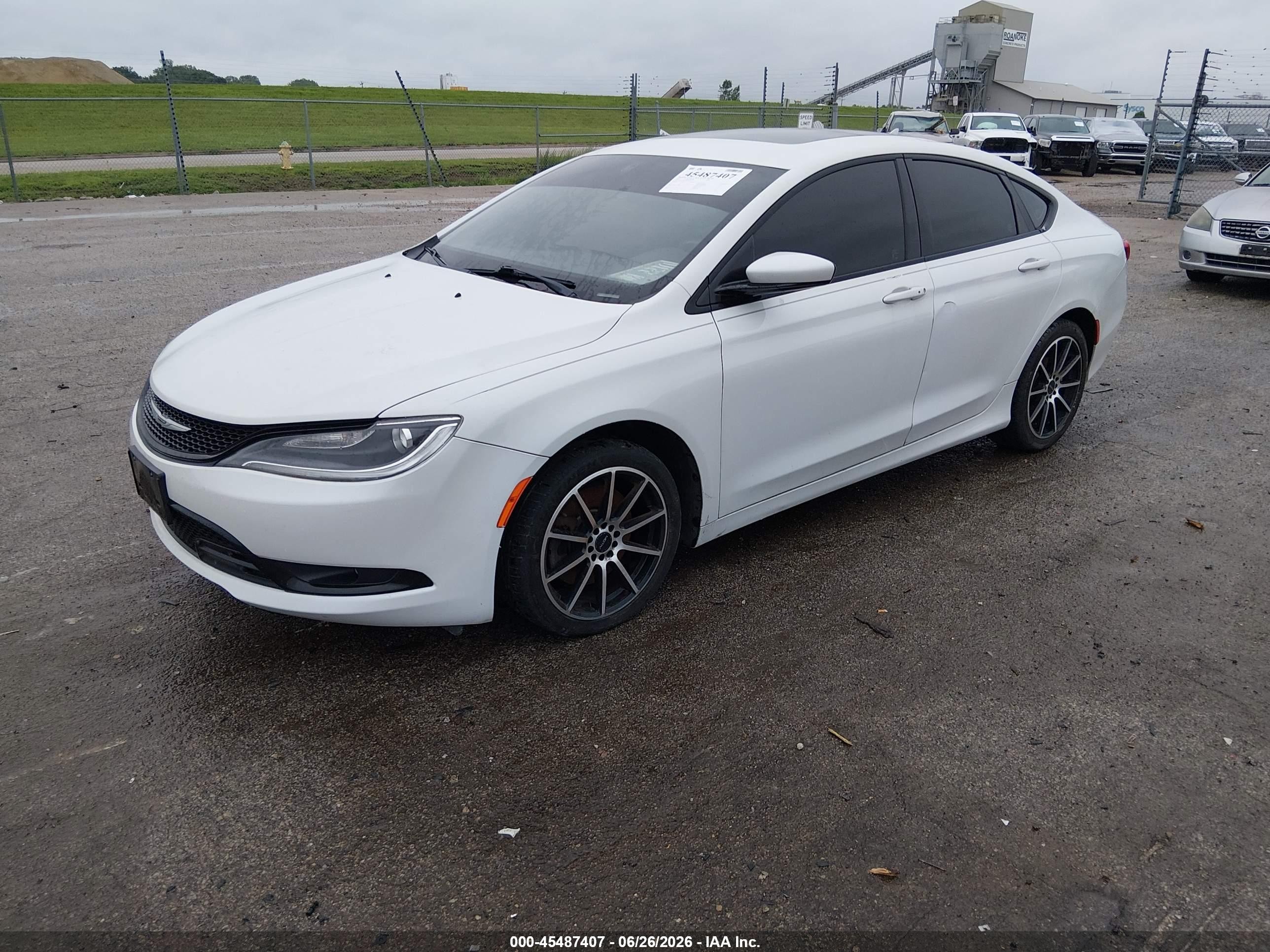 2015 Chrysler 200 S White vin: 1C3CCCBG2FN673310