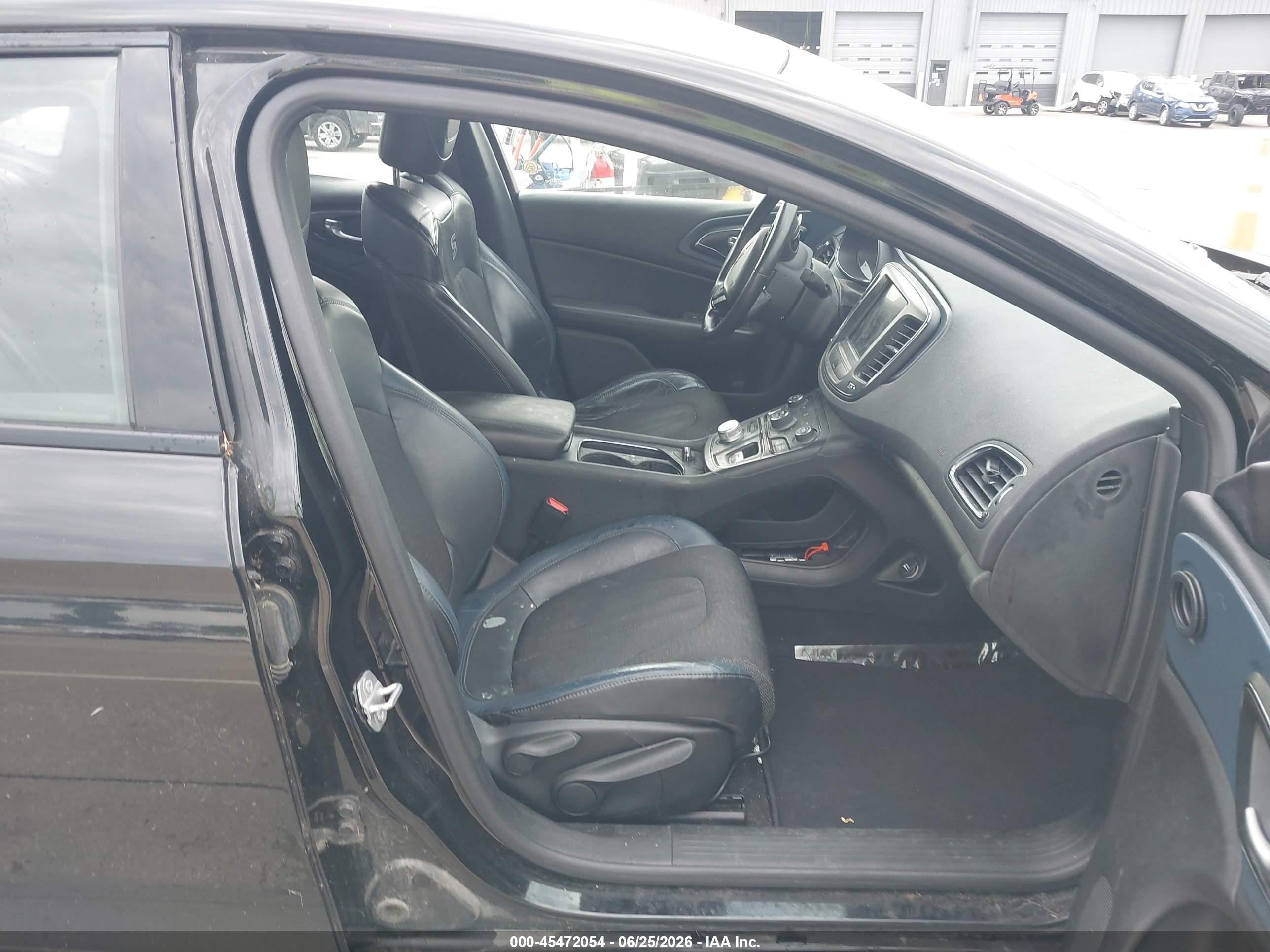 2015 Chrysler 200 S Черный vin: 1C3CCCBG3FN581140