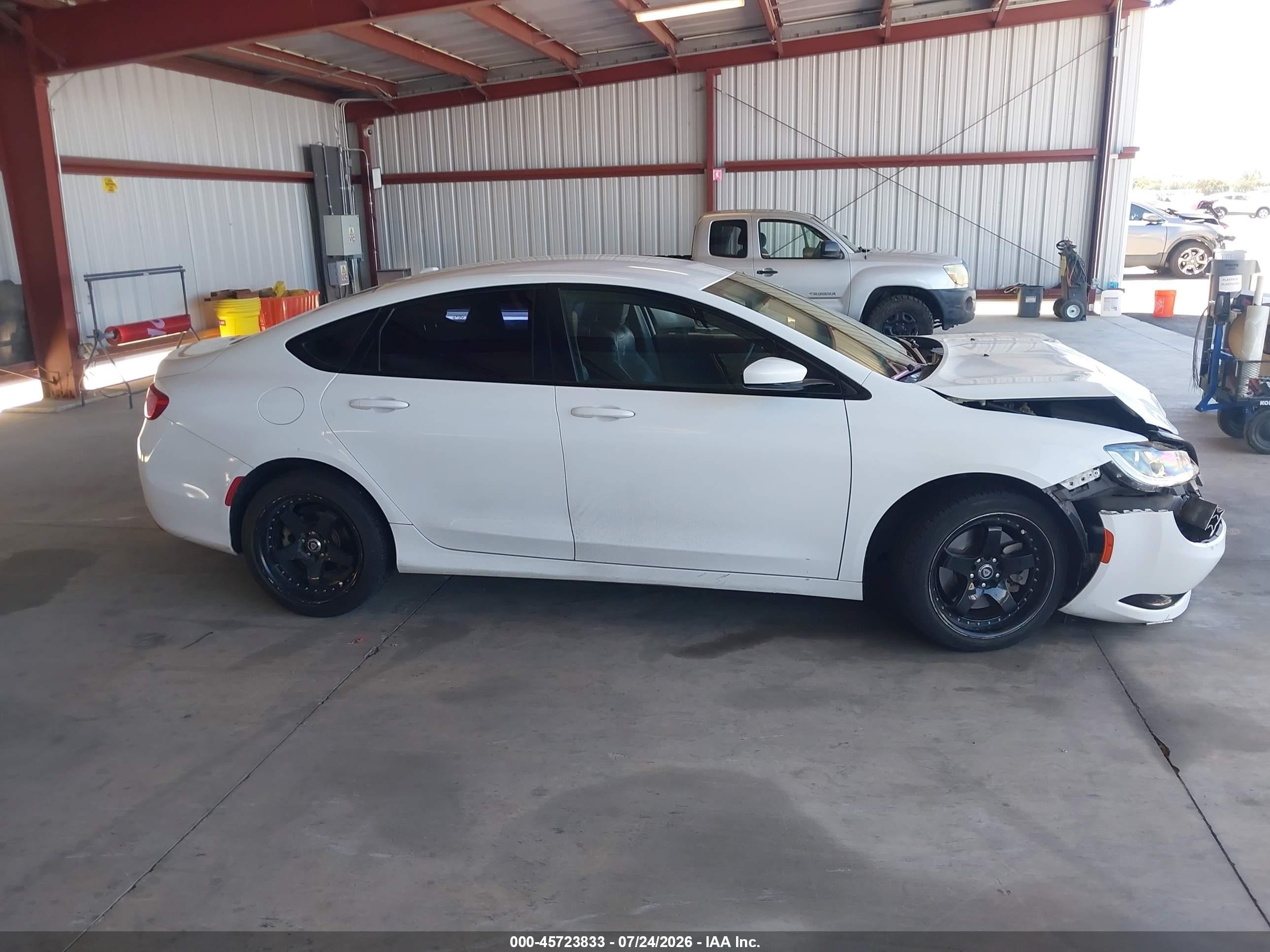 2015 Chrysler 200 S White vin: 1C3CCCBG3FN627520