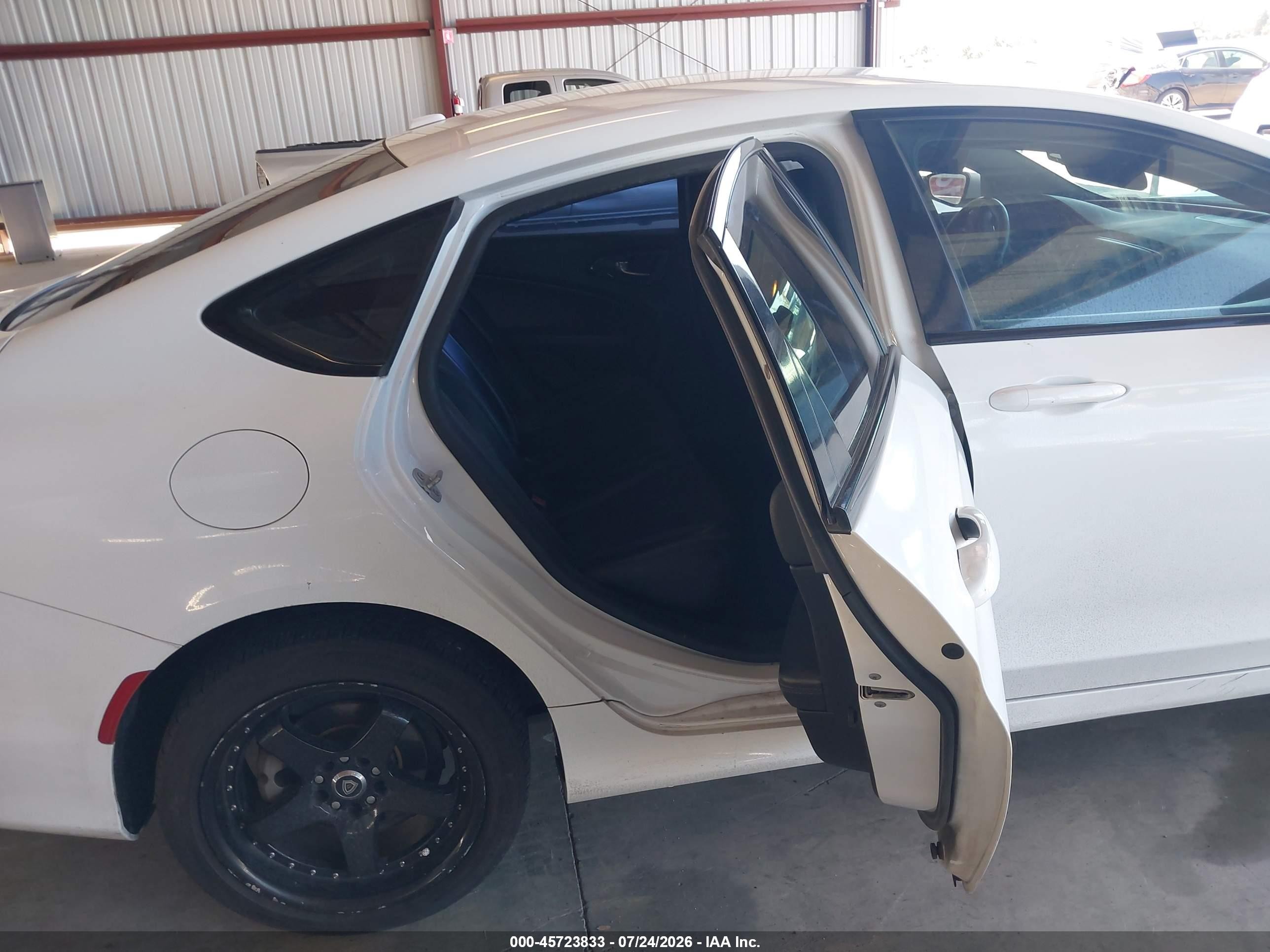 2015 Chrysler 200 S White vin: 1C3CCCBG3FN627520