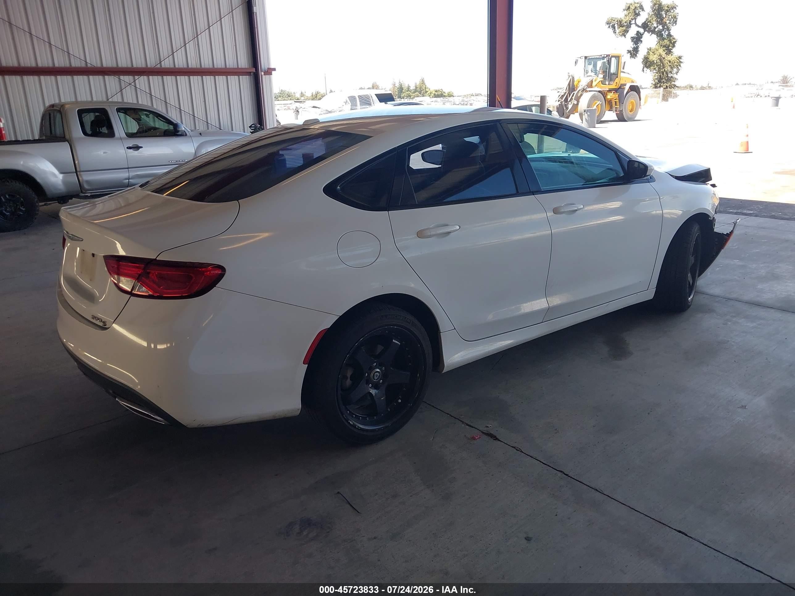 2015 Chrysler 200 S White vin: 1C3CCCBG3FN627520