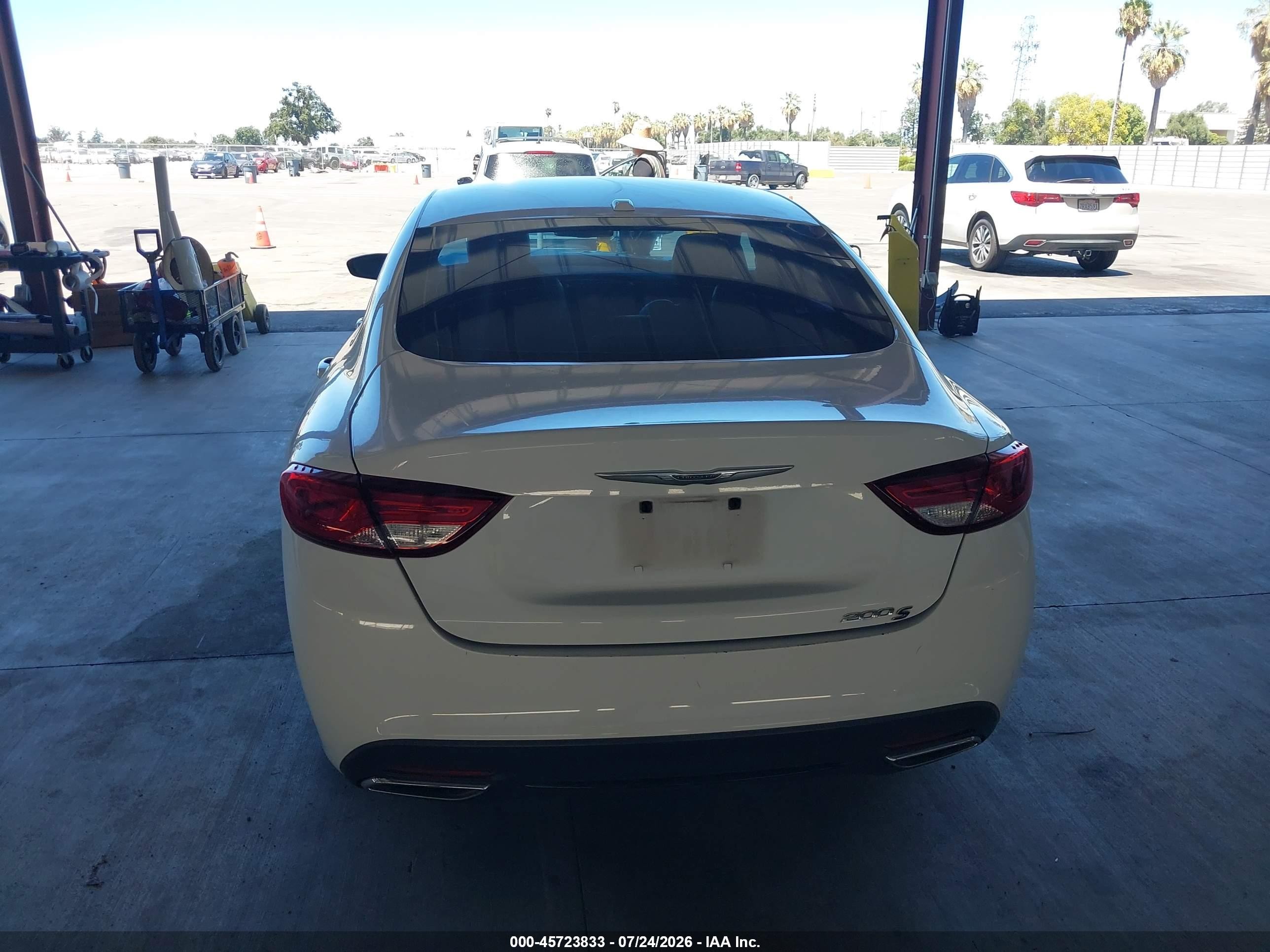 2015 Chrysler 200 S White vin: 1C3CCCBG3FN627520