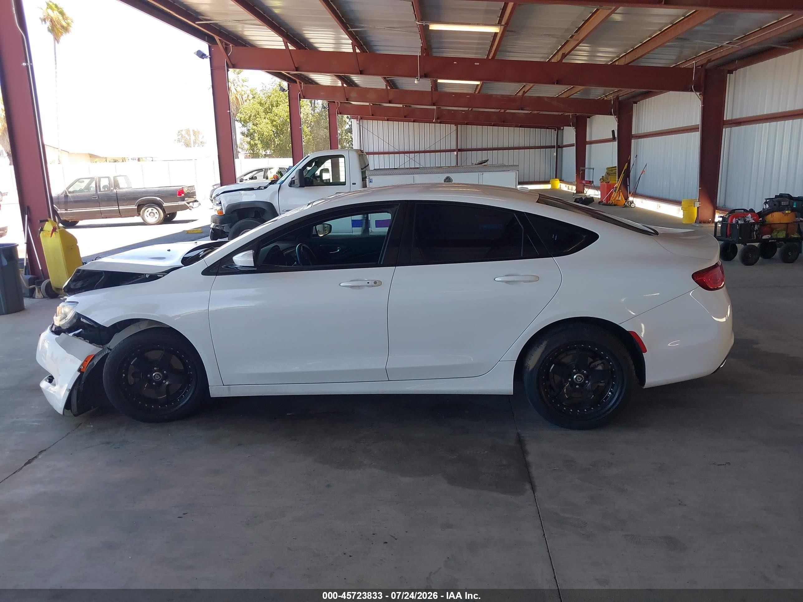 2015 Chrysler 200 S White vin: 1C3CCCBG3FN627520