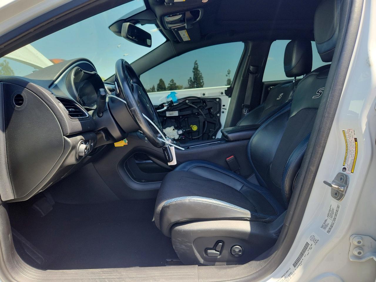 2015 Chrysler 200 S White vin: 1C3CCCBG4FN511629