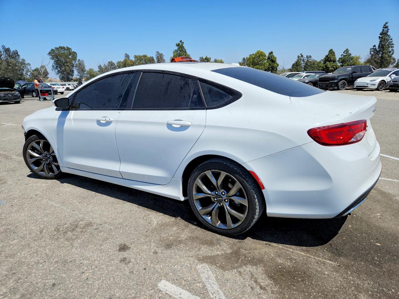 2015 Chrysler 200 S White vin: 1C3CCCBG4FN511629
