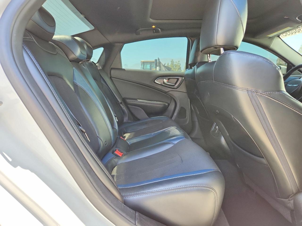 2015 Chrysler 200 S White vin: 1C3CCCBG4FN511629