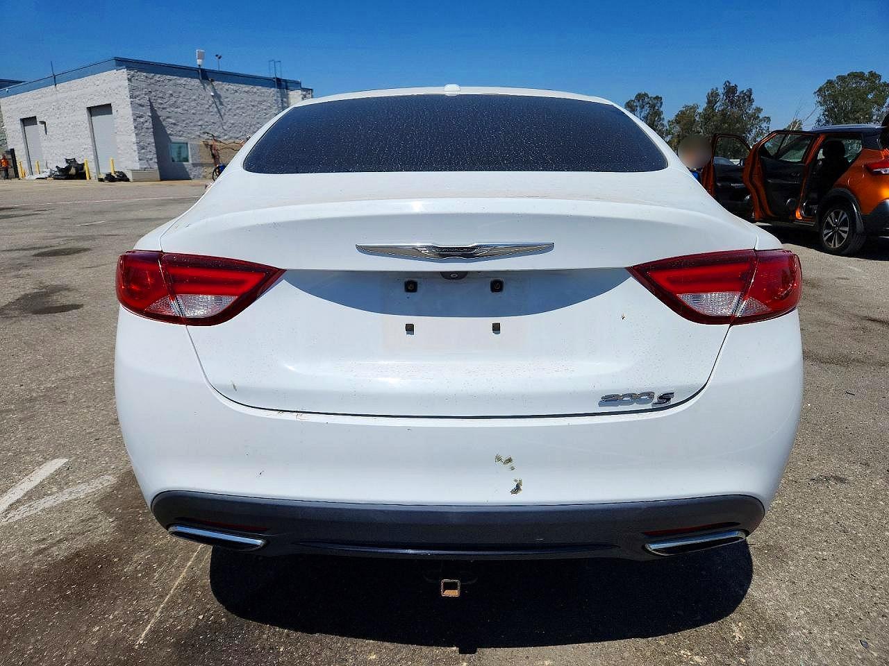 2015 Chrysler 200 S White vin: 1C3CCCBG4FN511629