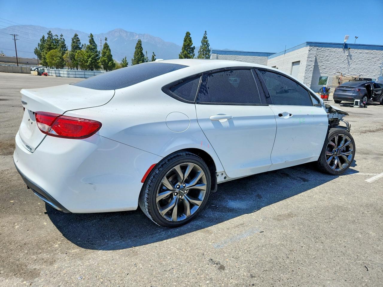 2015 Chrysler 200 S White vin: 1C3CCCBG4FN511629