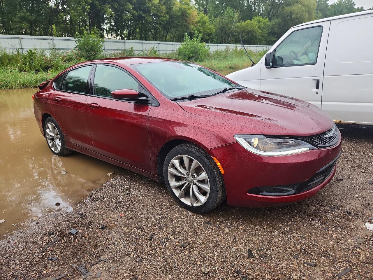 2015 Chrysler 200 S Red vin: 1C3CCCBG4FN528186