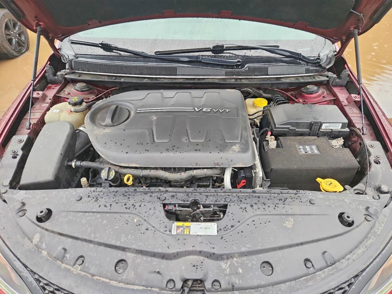 2015 Chrysler 200 S Red vin: 1C3CCCBG4FN528186