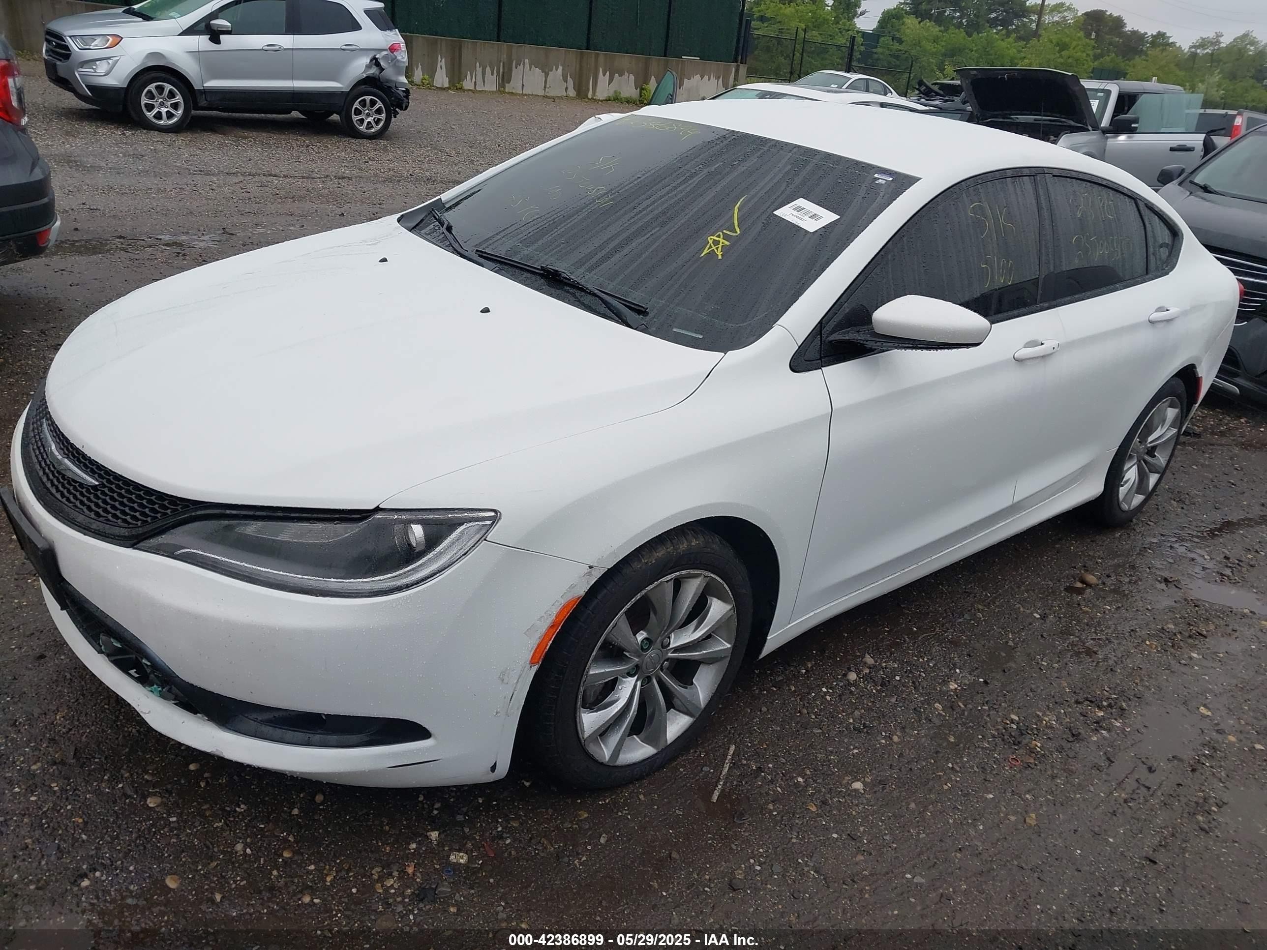 2015 Chrysler 200 S White vin: 1C3CCCBG5FN515611