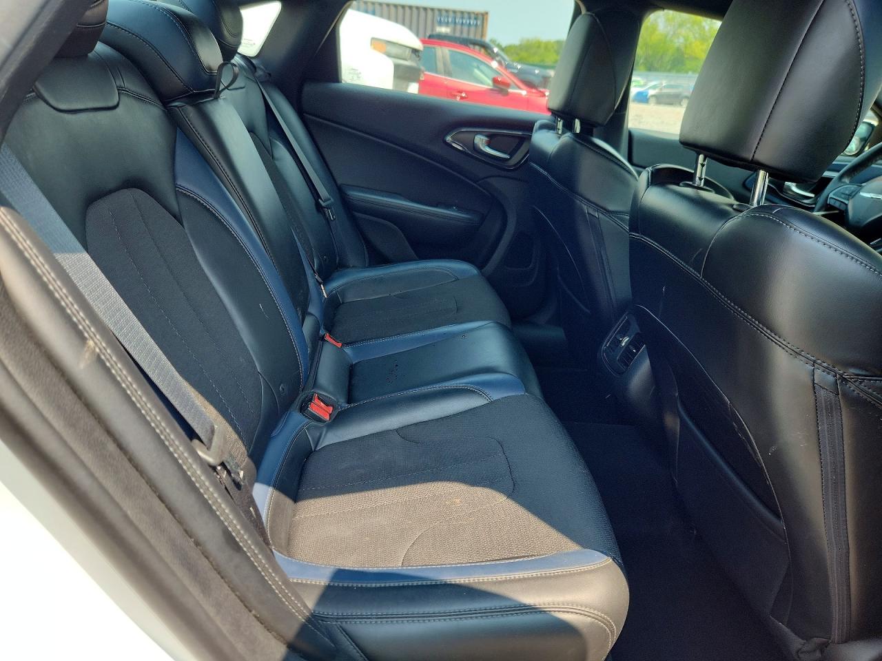 2015 Chrysler 200 S White vin: 1C3CCCBG5FN678260