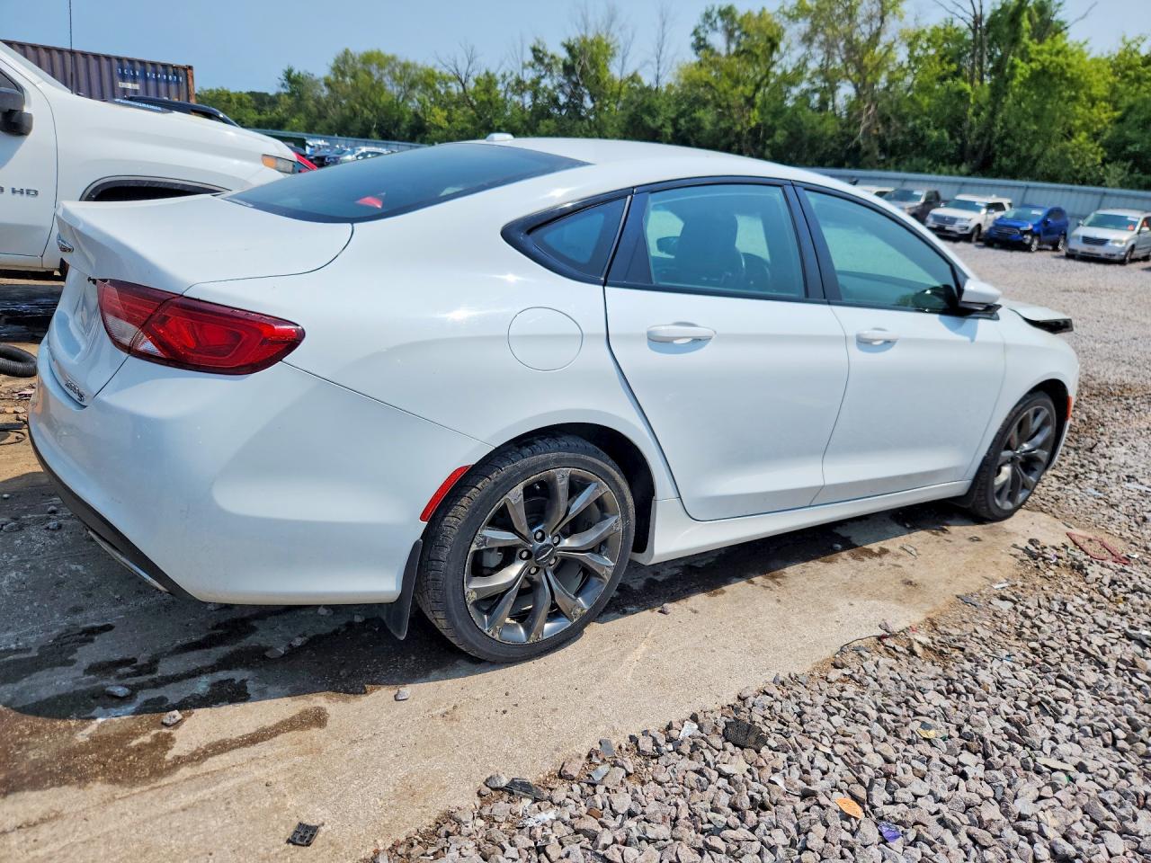 2015 Chrysler 200 S White vin: 1C3CCCBG5FN678260