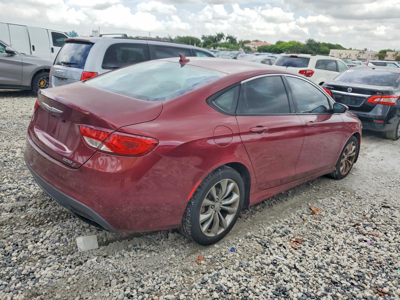 2015 Chrysler 200 S Red vin: 1C3CCCBG6FN706681