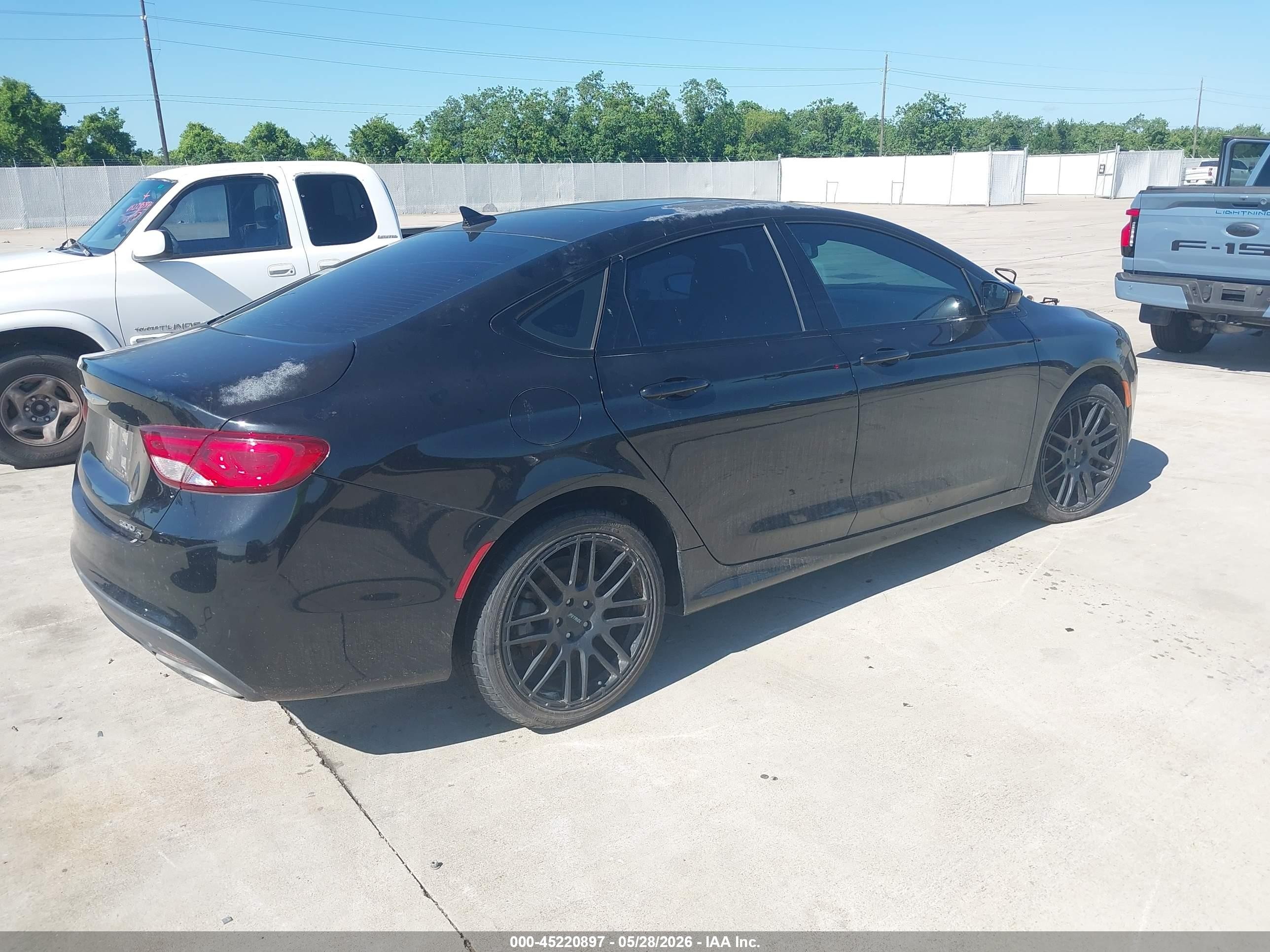 2015 Chrysler 200 S Черный vin: 1C3CCCBG7FN551543