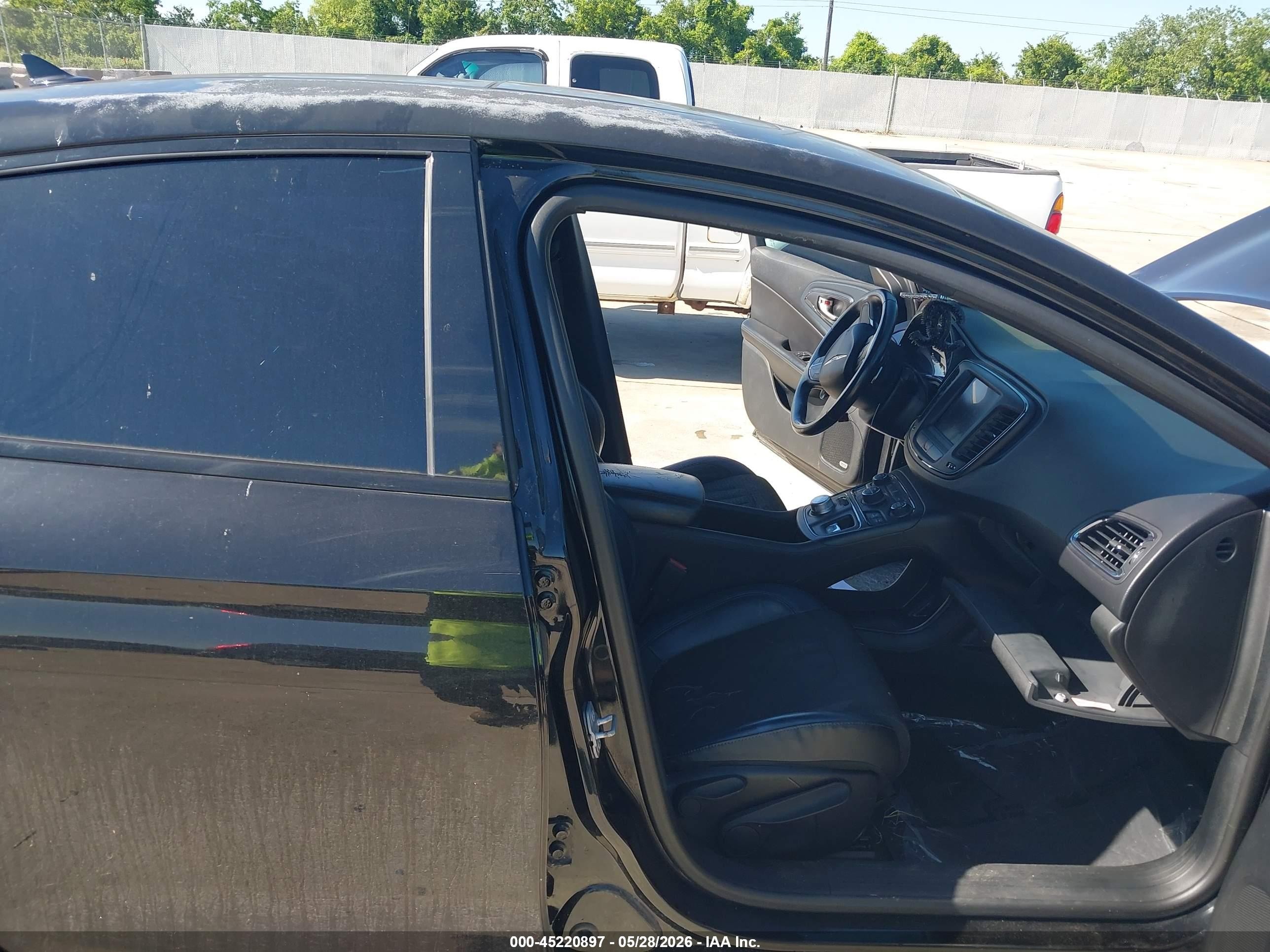 2015 Chrysler 200 S Черный vin: 1C3CCCBG7FN551543