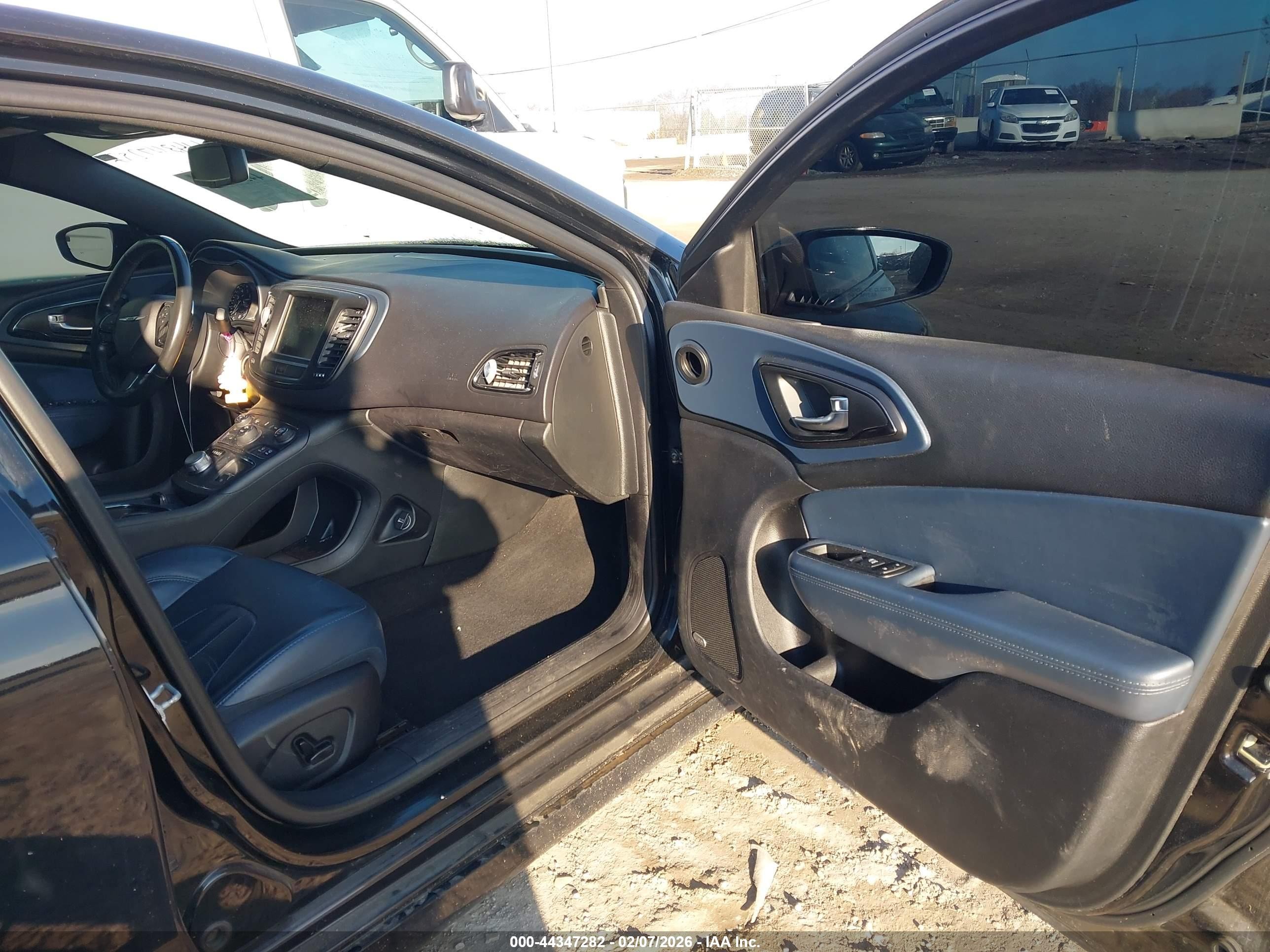 2015 Chrysler 200 S Черный vin: 1C3CCCBG7FN642876
