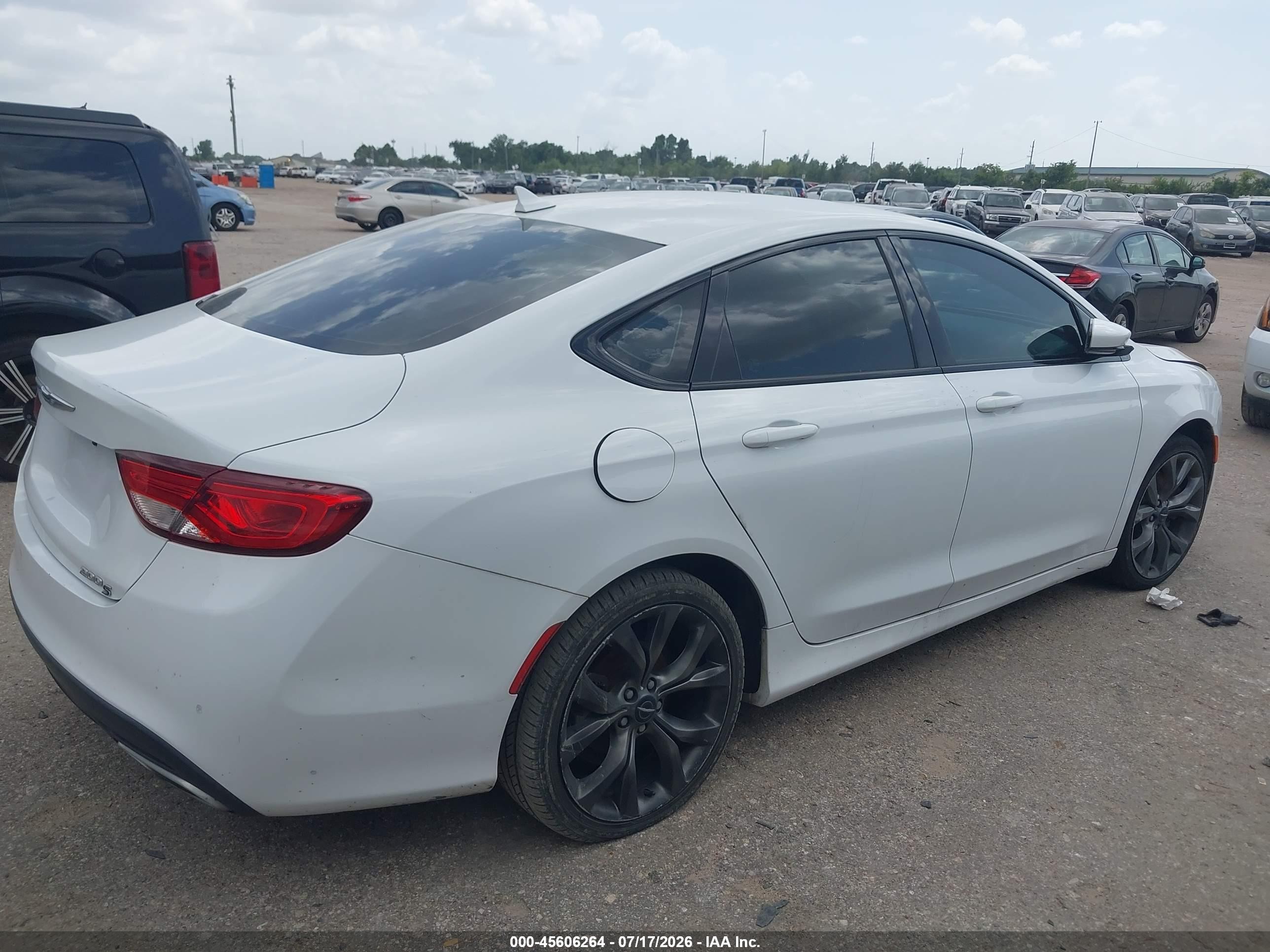 2015 Chrysler 200 S White vin: 1C3CCCBG7FN661878