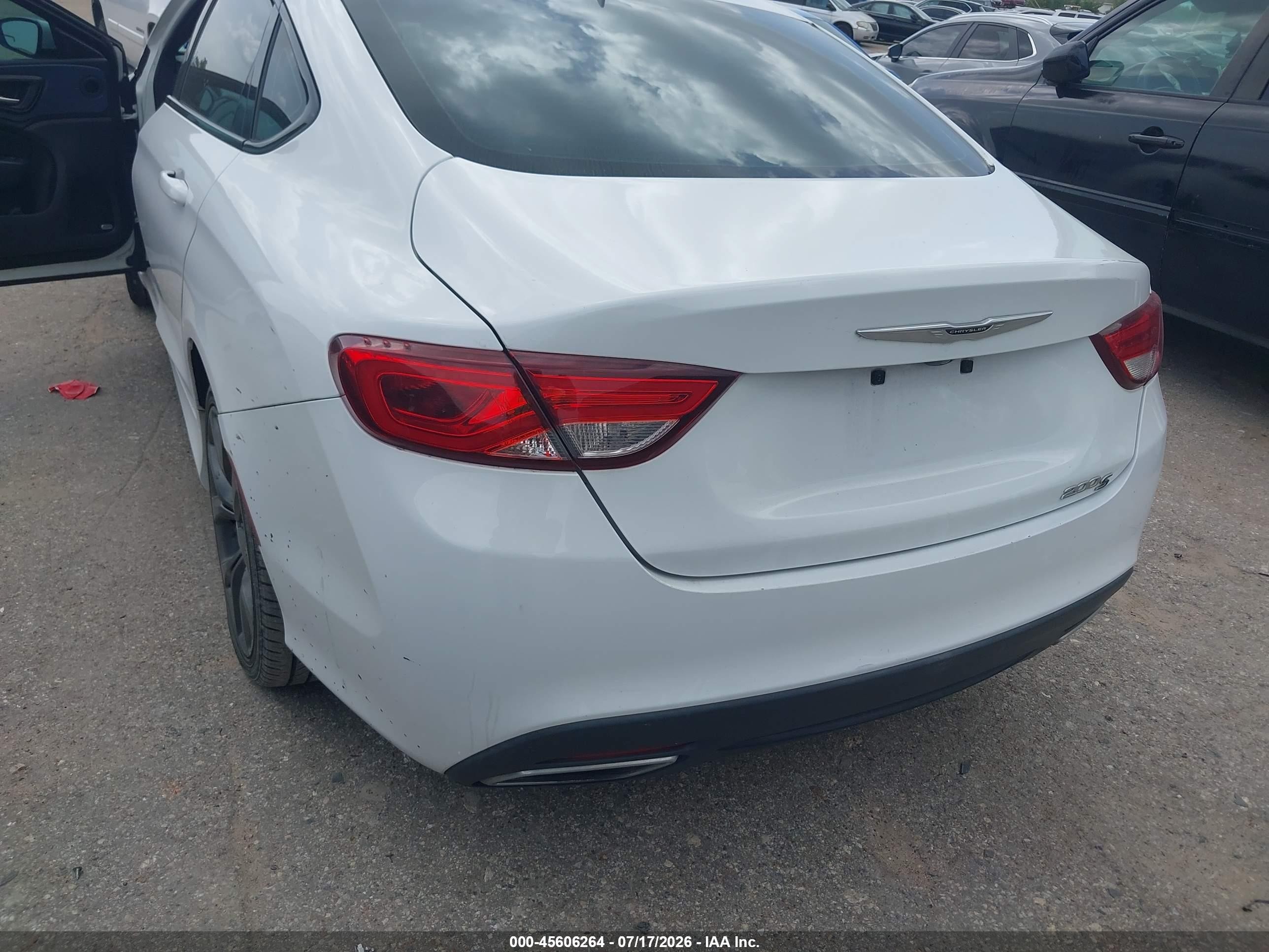 2015 Chrysler 200 S White vin: 1C3CCCBG7FN661878