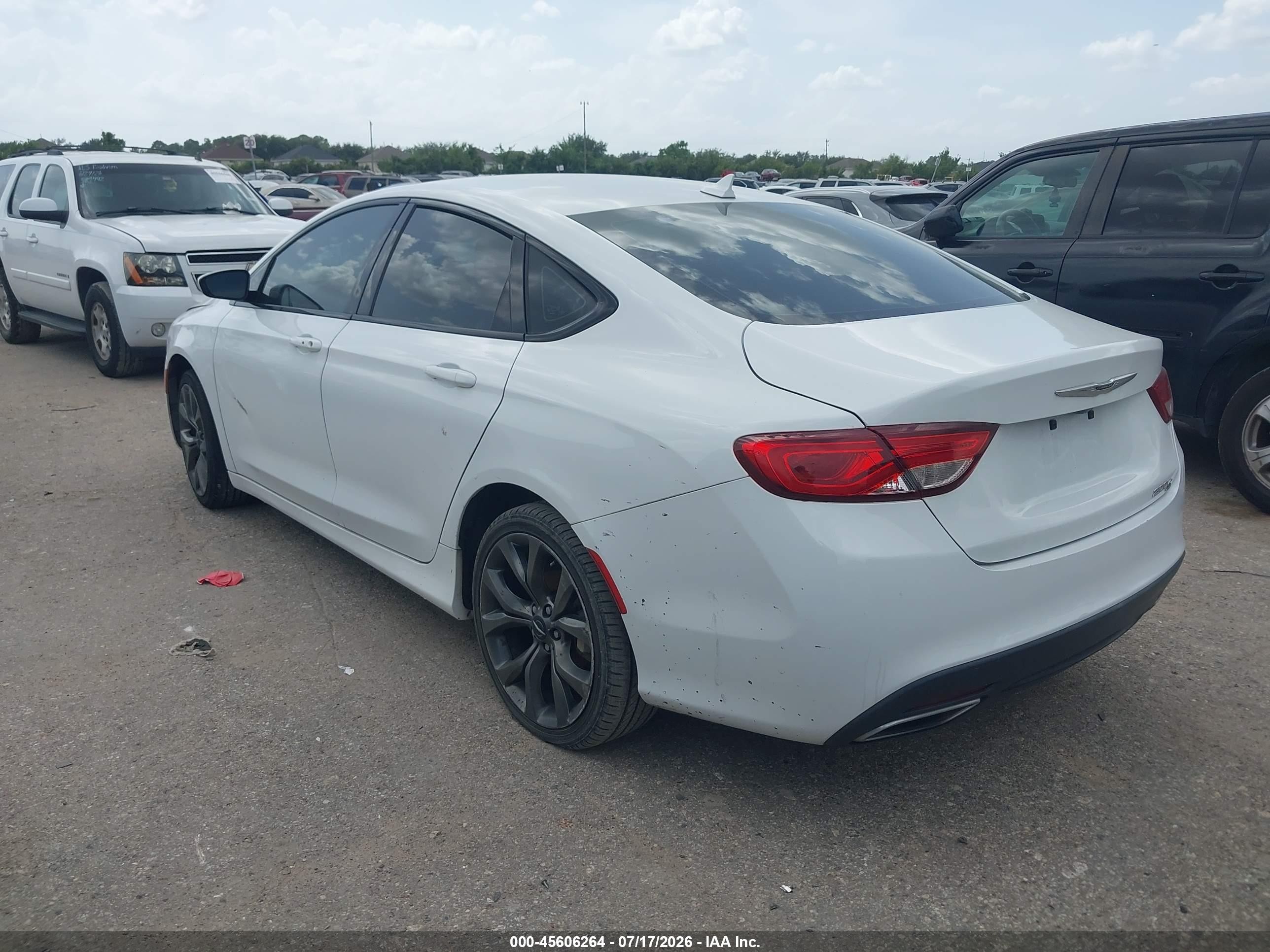 2015 Chrysler 200 S White vin: 1C3CCCBG7FN661878