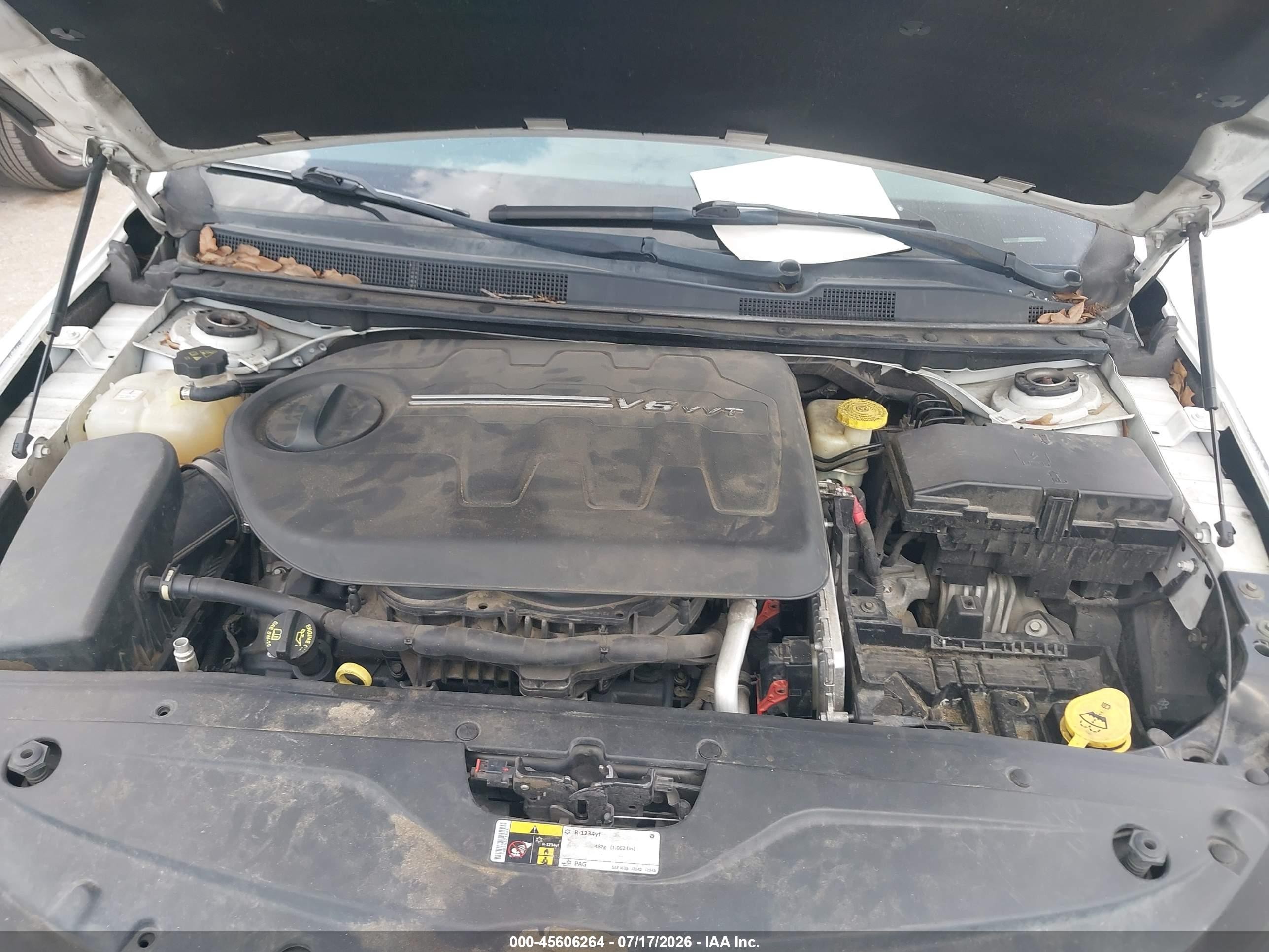 2015 Chrysler 200 S White vin: 1C3CCCBG7FN661878