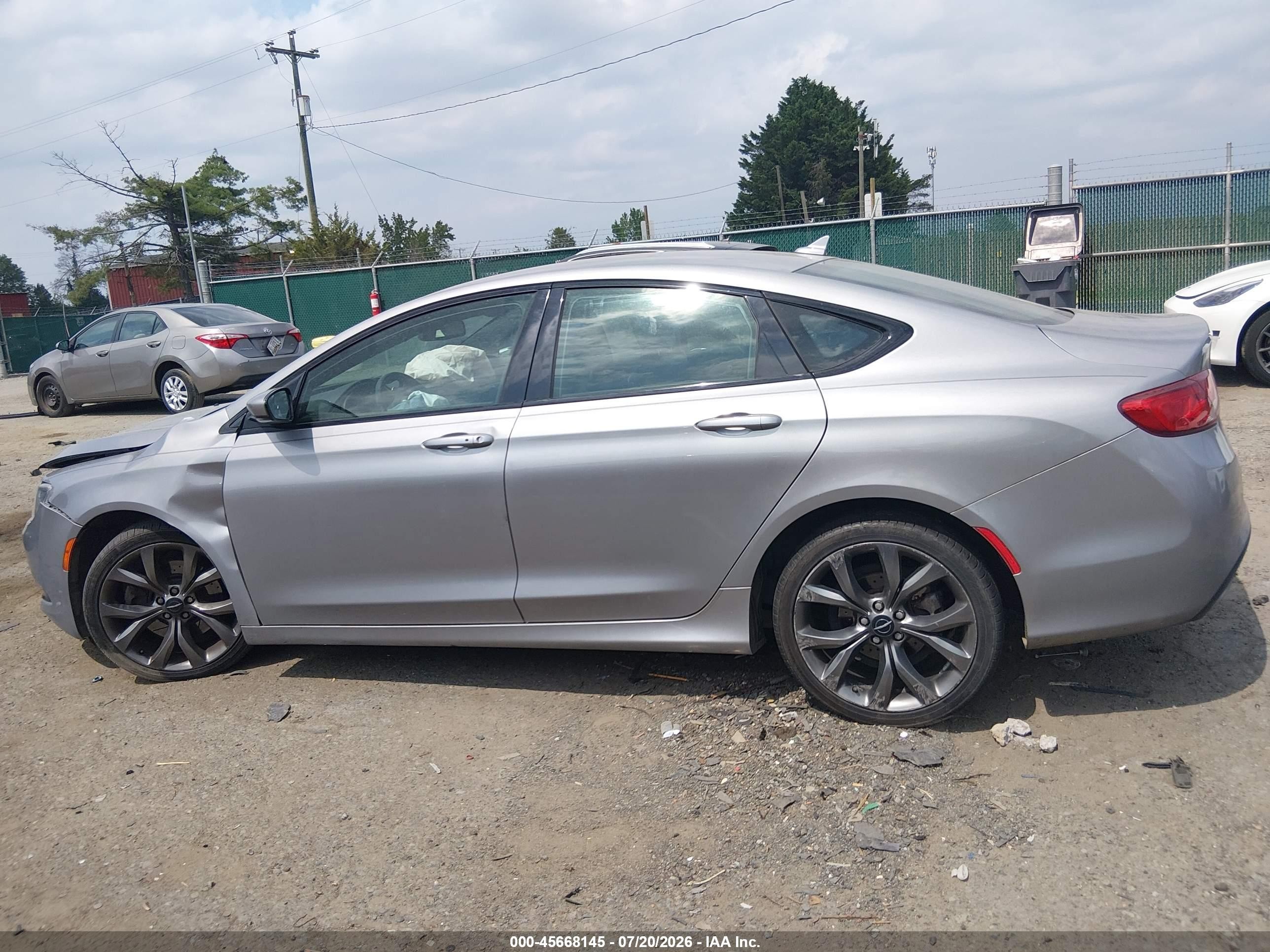 2015 Chrysler 200 S Silver vin: 1C3CCCBG8FN543029