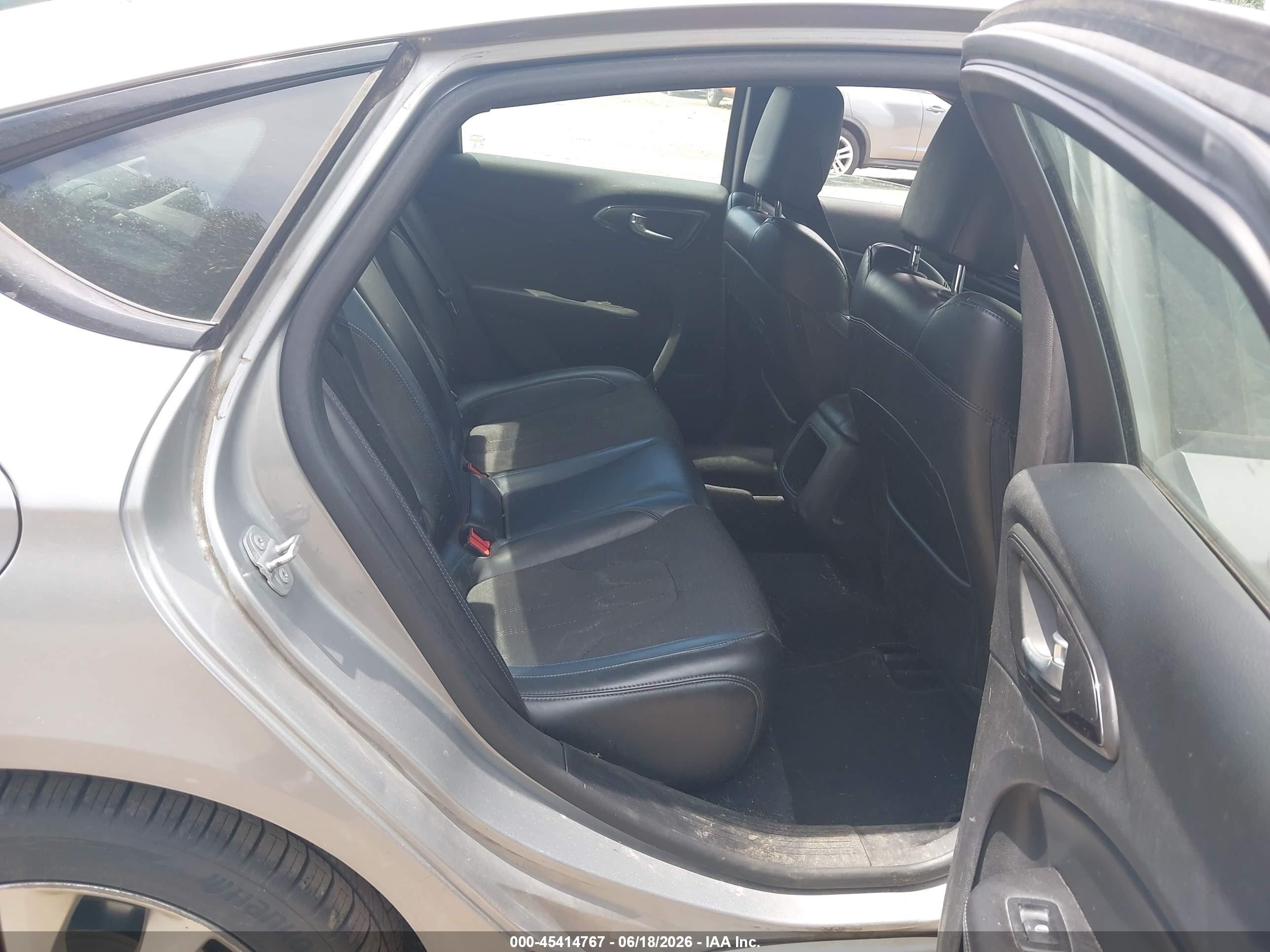 2015 Chrysler 200 S Silver vin: 1C3CCCBG8FN614035