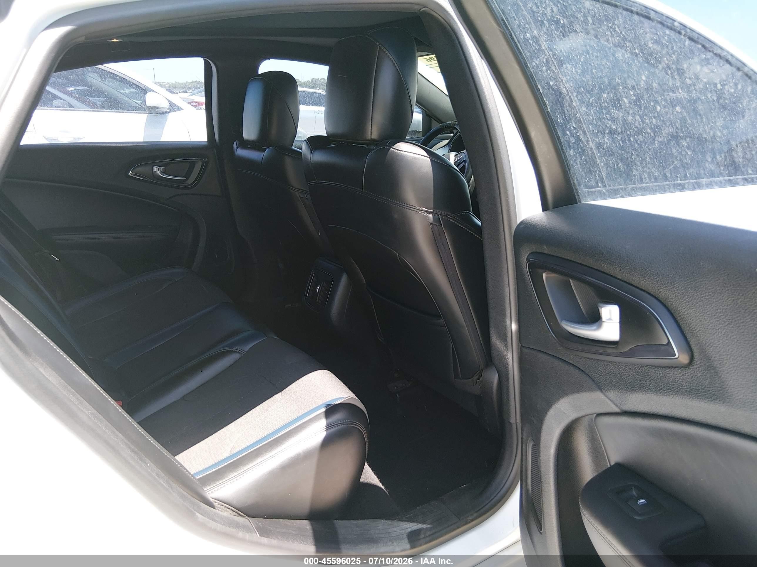 2015 Chrysler 200 S White vin: 1C3CCCBG9FN722163