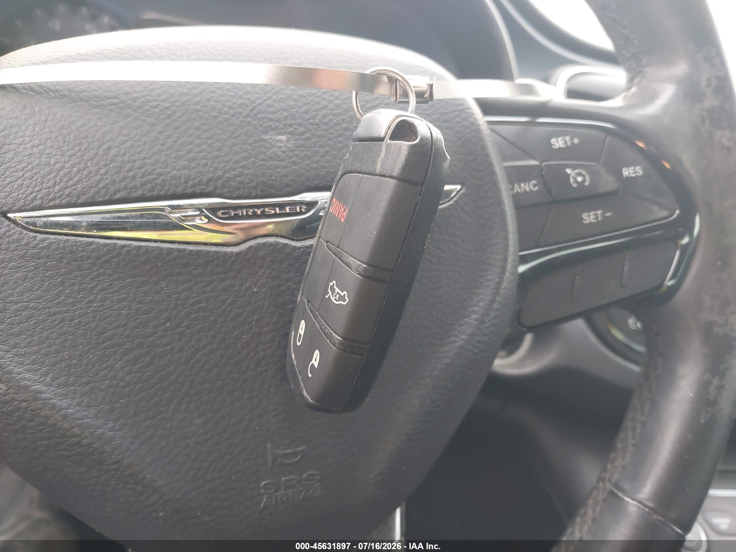 2015 Chrysler 200 S Красный vin: 1C3CCCBGXFN518178