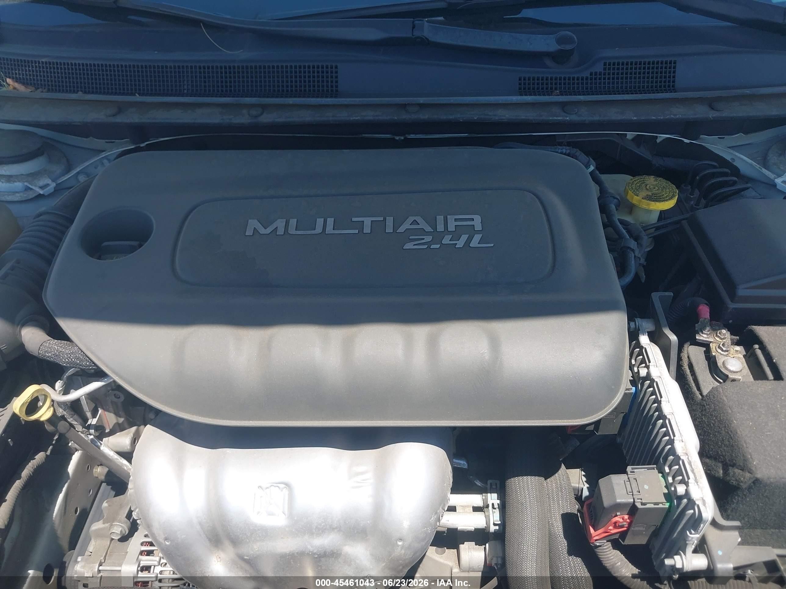2015 Chrysler 200 C White vin: 1C3CCCCB0FN686253