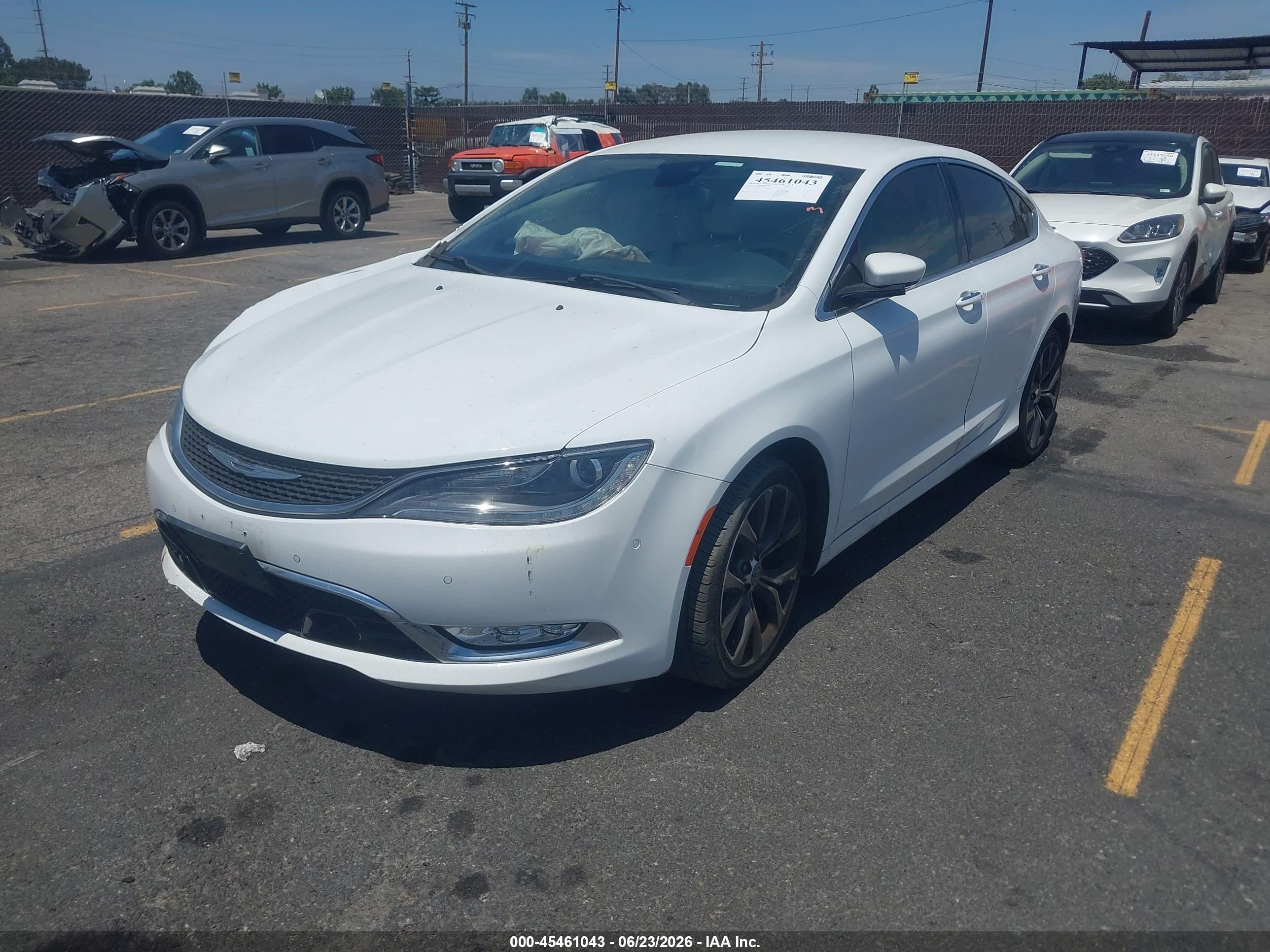 2015 Chrysler 200 C White vin: 1C3CCCCB0FN686253