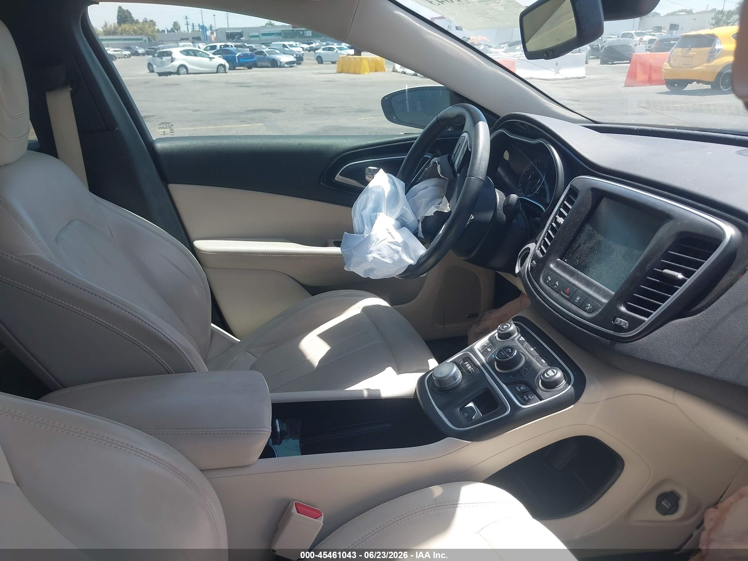 2015 Chrysler 200 C White vin: 1C3CCCCB0FN686253