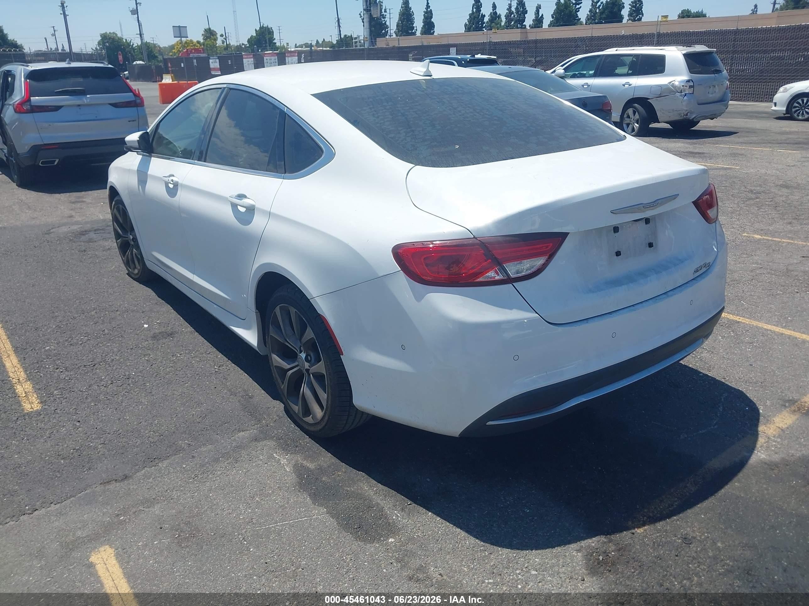 2015 Chrysler 200 C White vin: 1C3CCCCB0FN686253
