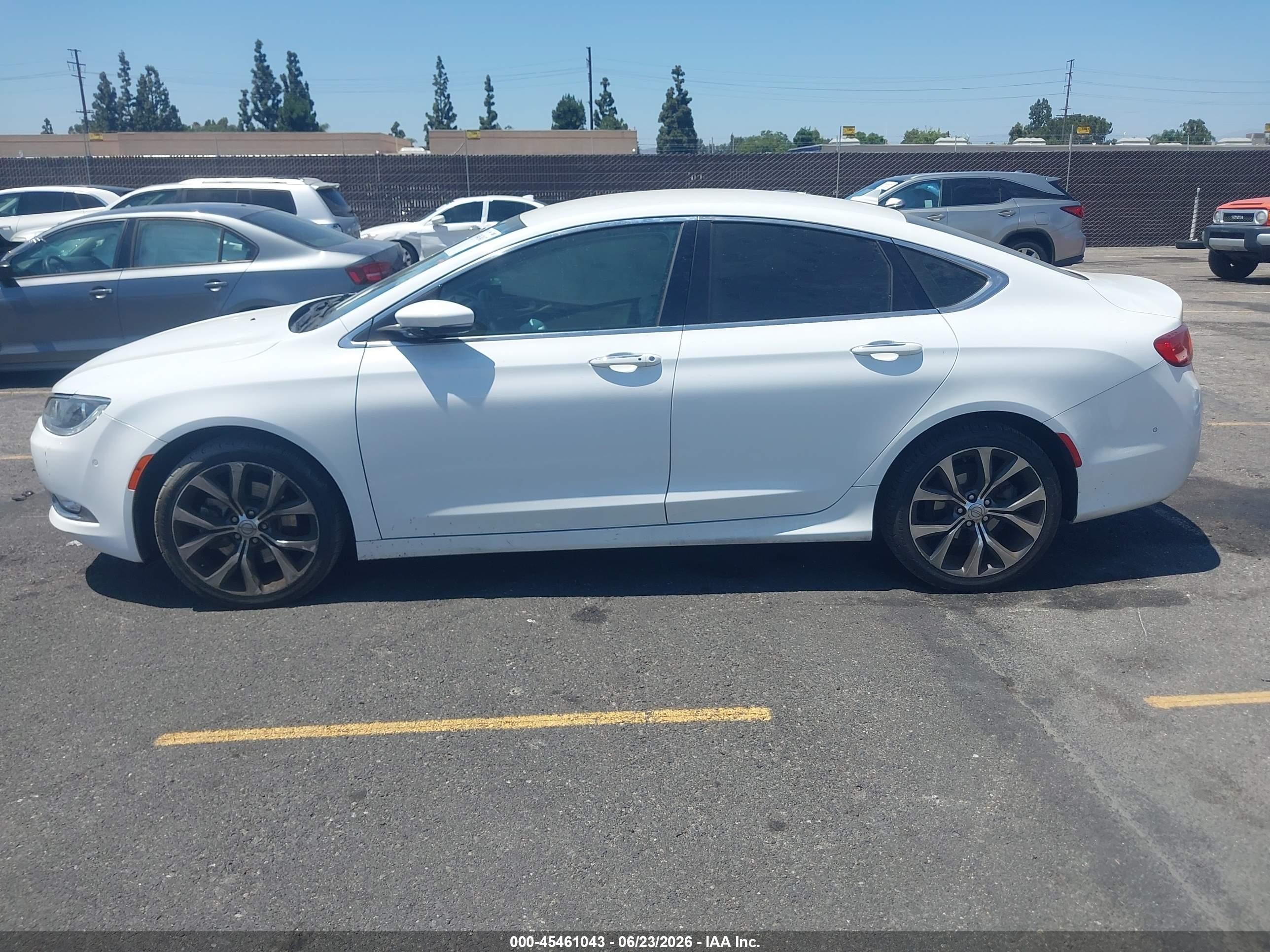 2015 Chrysler 200 C White vin: 1C3CCCCB0FN686253