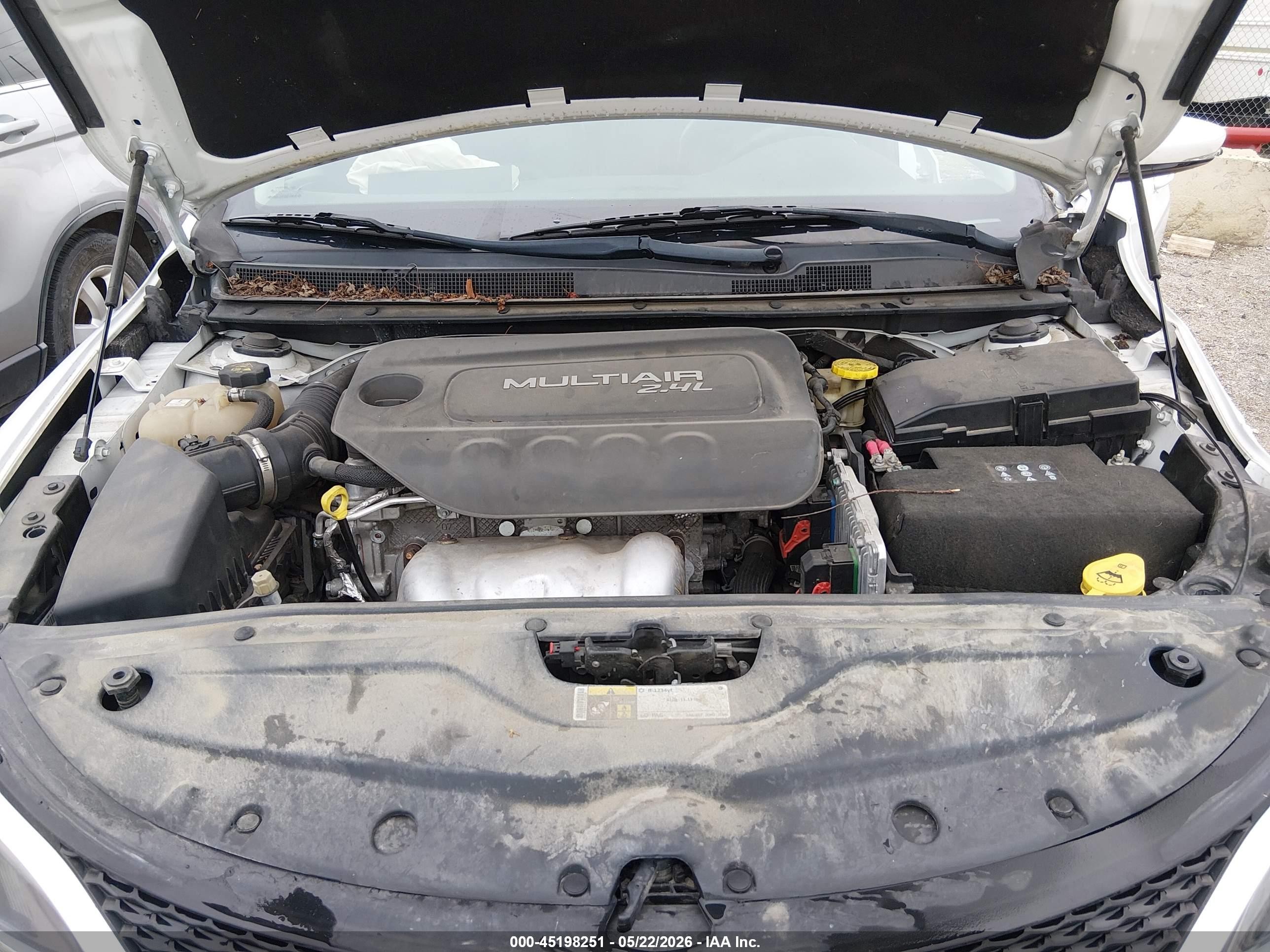 2015 Chrysler 200 C White vin: 1C3CCCCB4FN593770
