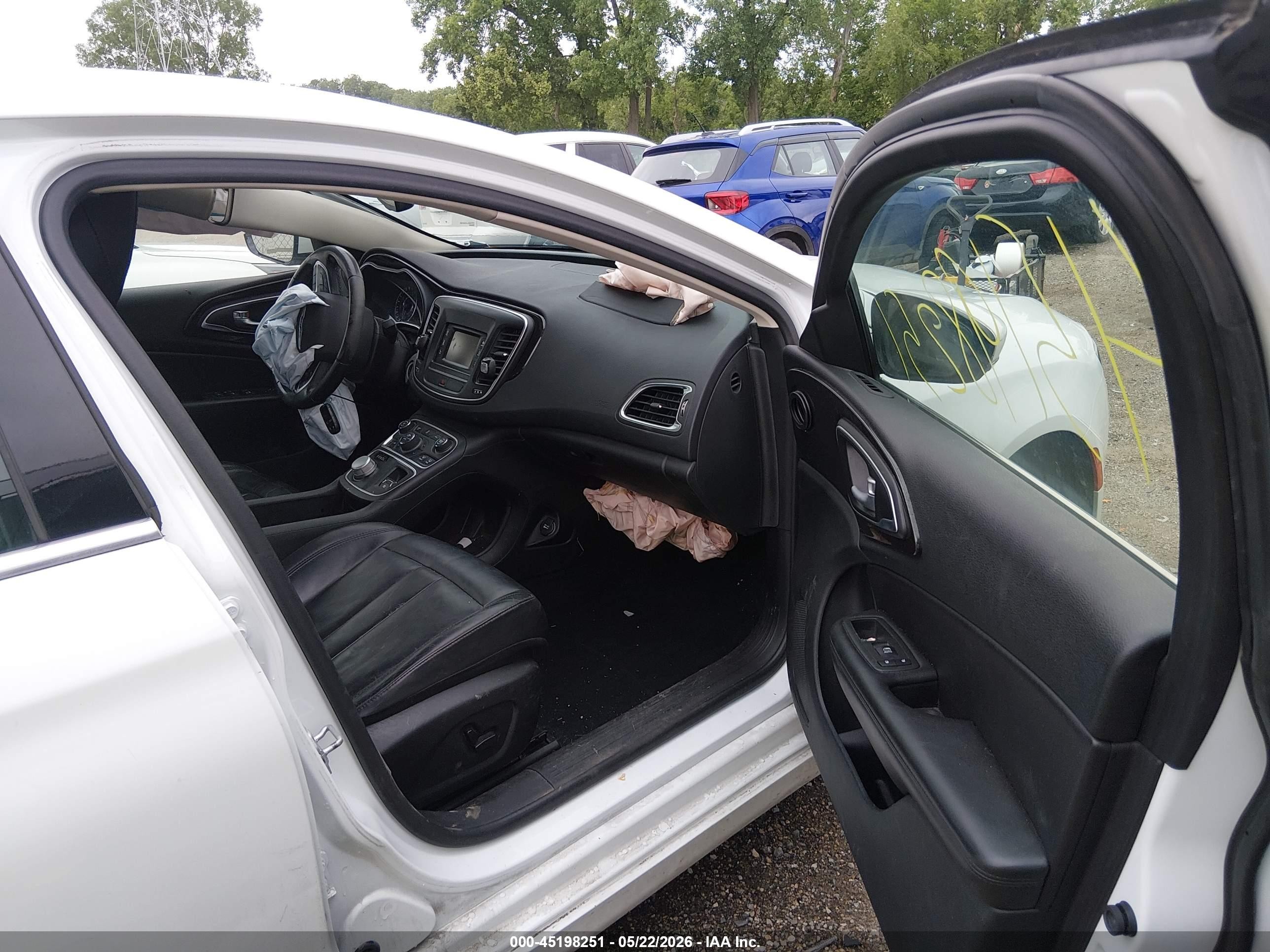 2015 Chrysler 200 C White vin: 1C3CCCCB4FN593770