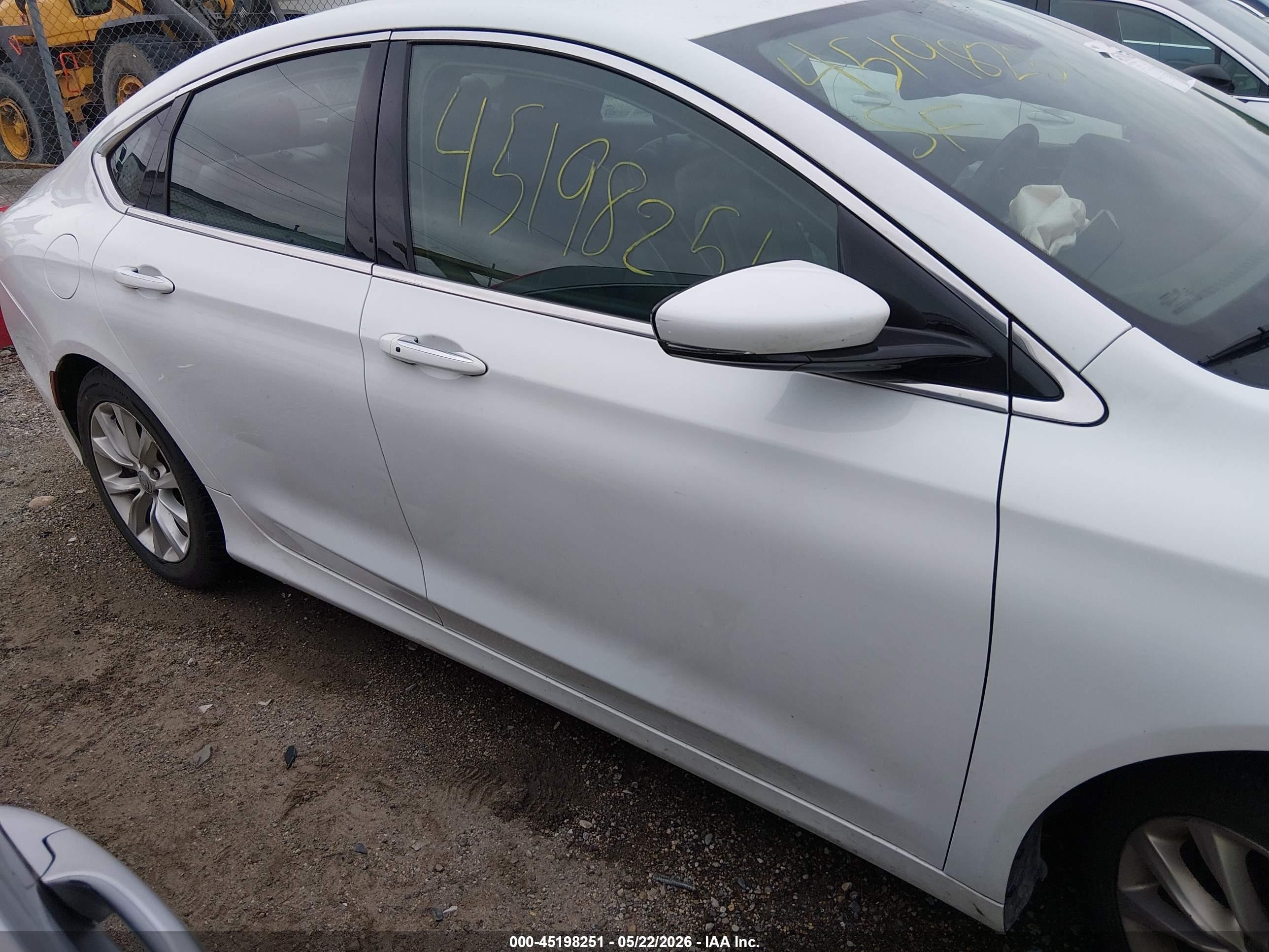 2015 Chrysler 200 C White vin: 1C3CCCCB4FN593770
