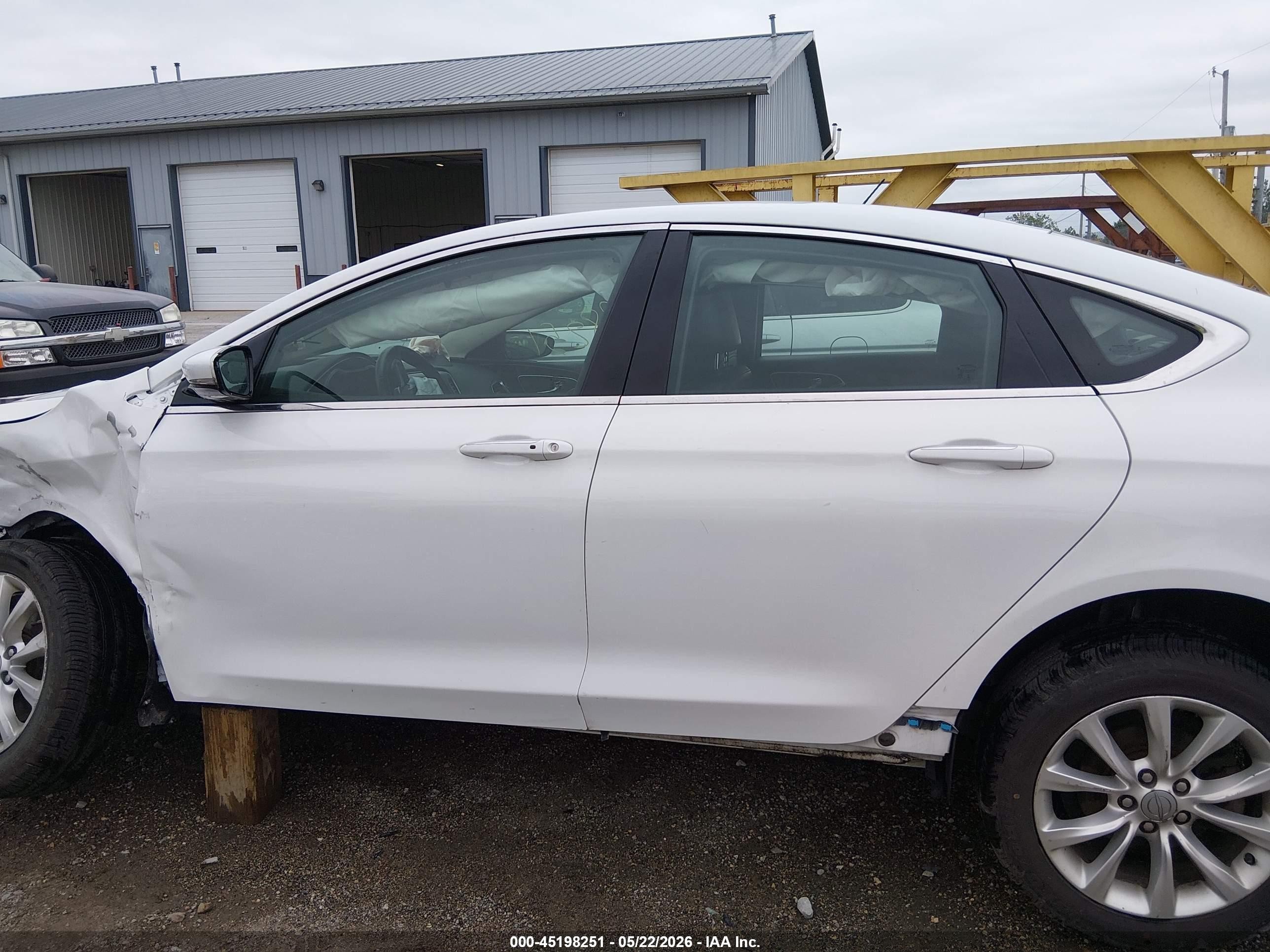 2015 Chrysler 200 C White vin: 1C3CCCCB4FN593770