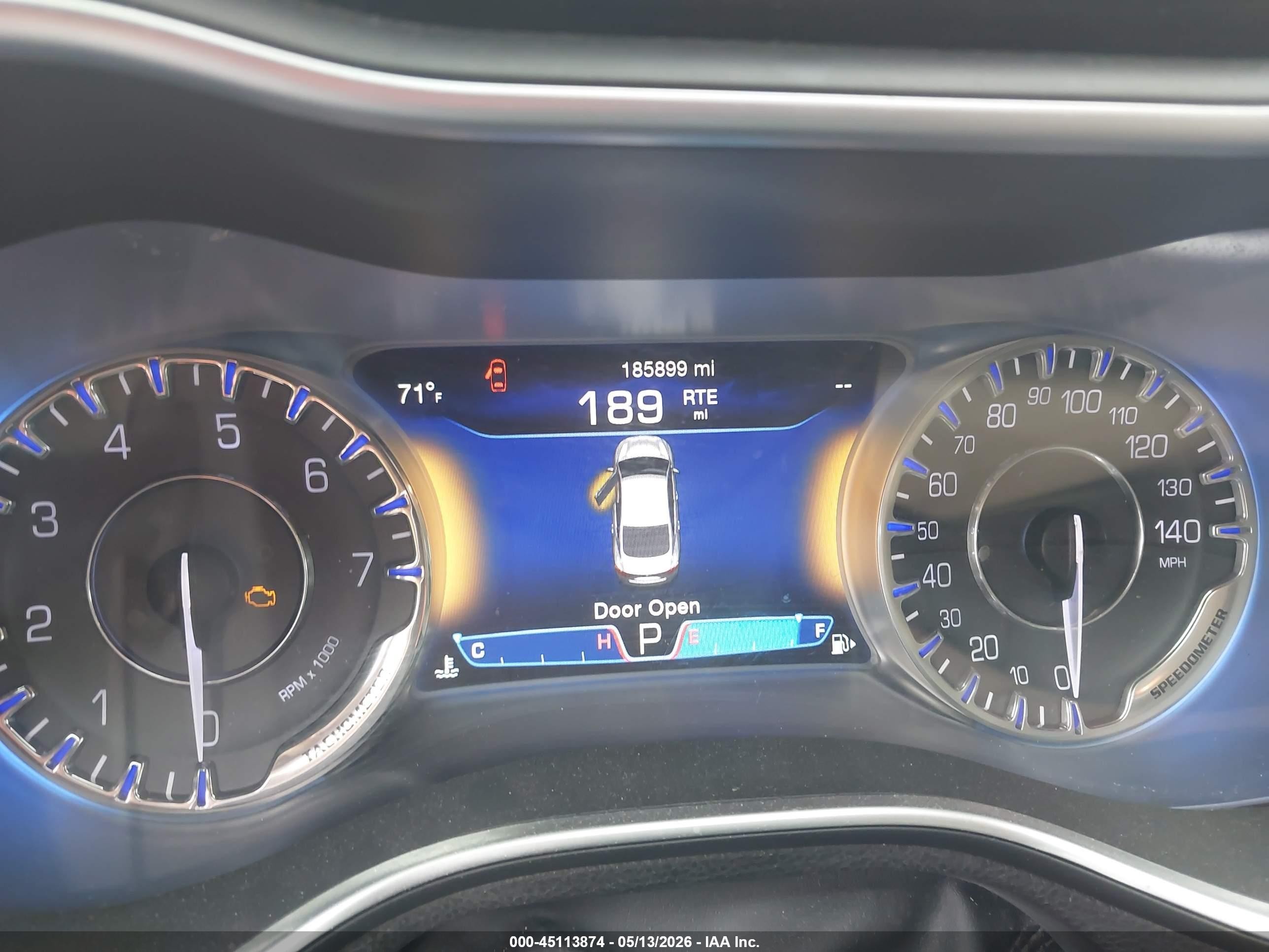 2015 Chrysler 200 C Burgundy vin: 1C3CCCCB4FN618425