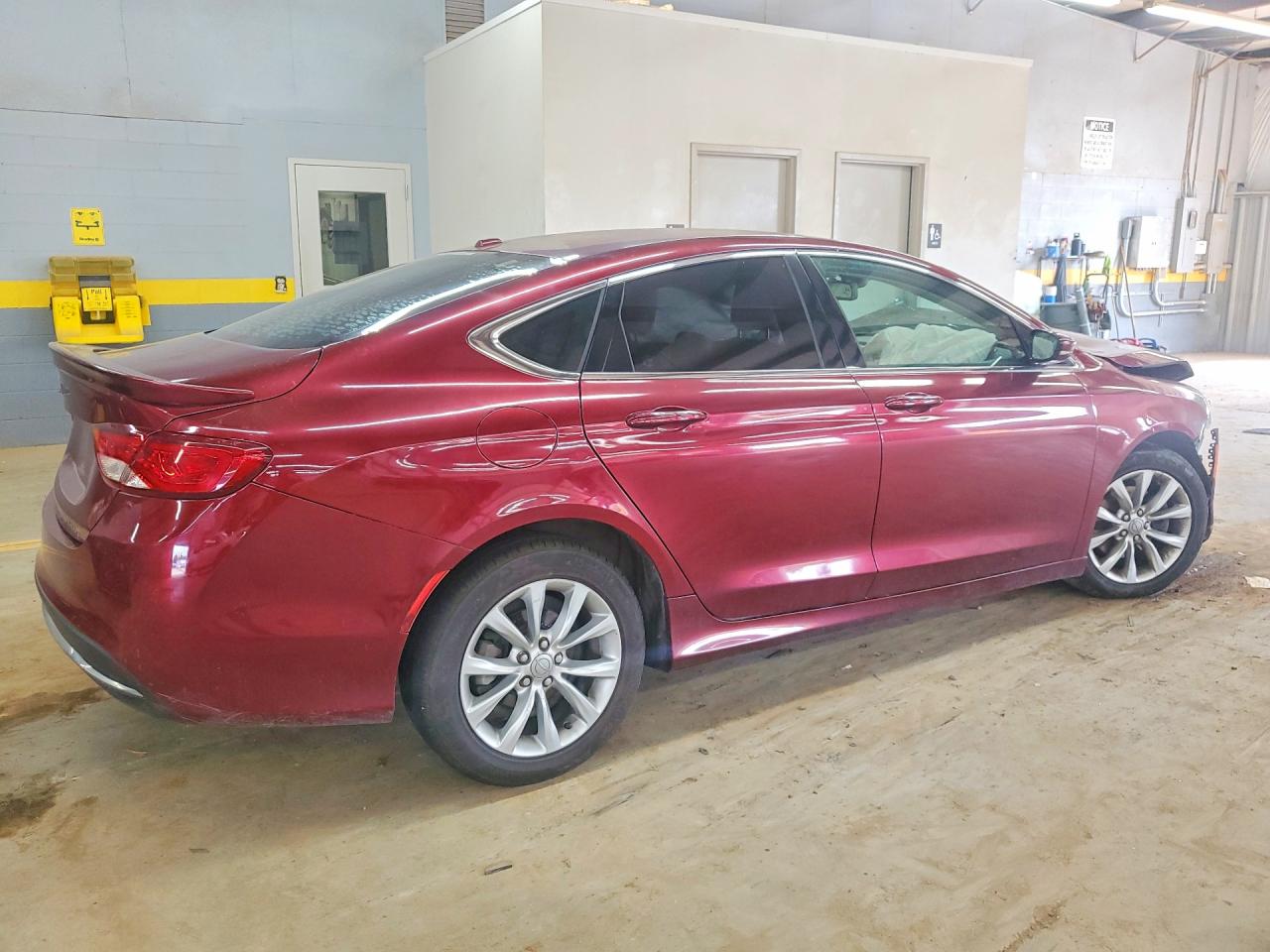 2015 Chrysler 200 C Burgundy vin: 1C3CCCCB7FN545647