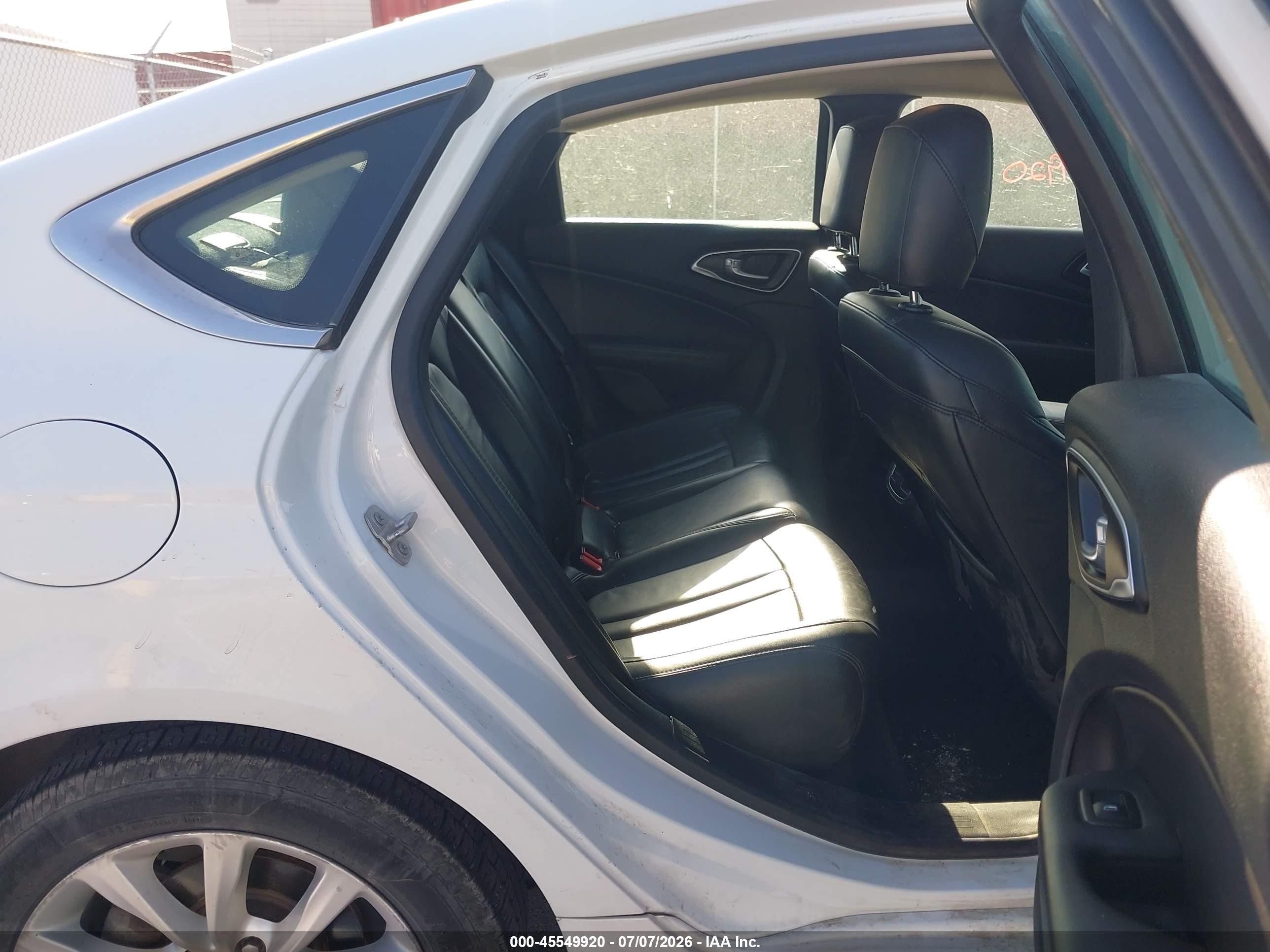 2015 Chrysler 200 C Белый vin: 1C3CCCCB8FN681902