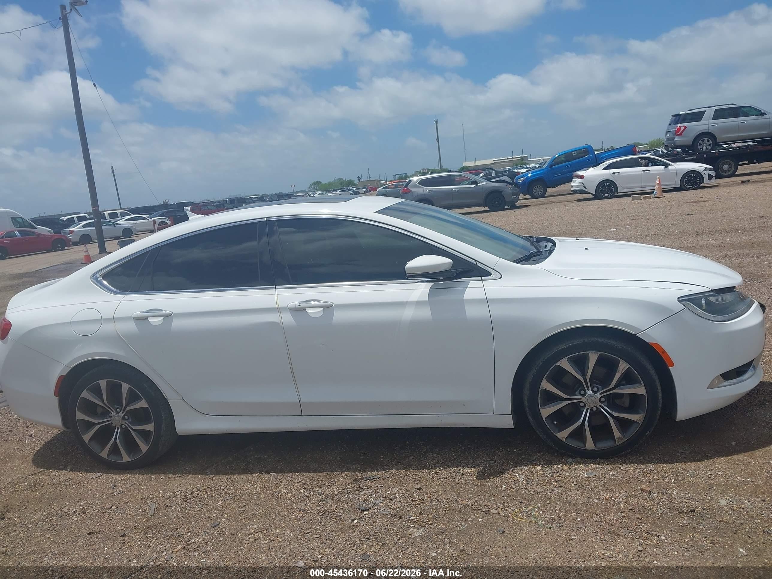 2015 Chrysler 200 C White vin: 1C3CCCCB9FN509393