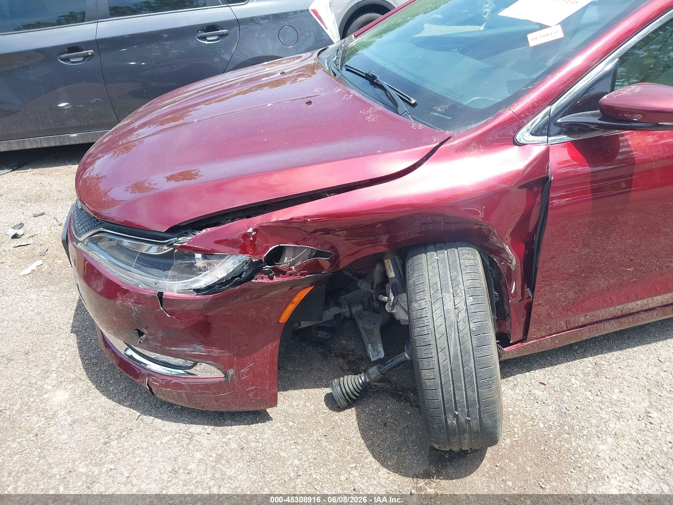 2015 Chrysler 200 C Red vin: 1C3CCCCB9FN546900