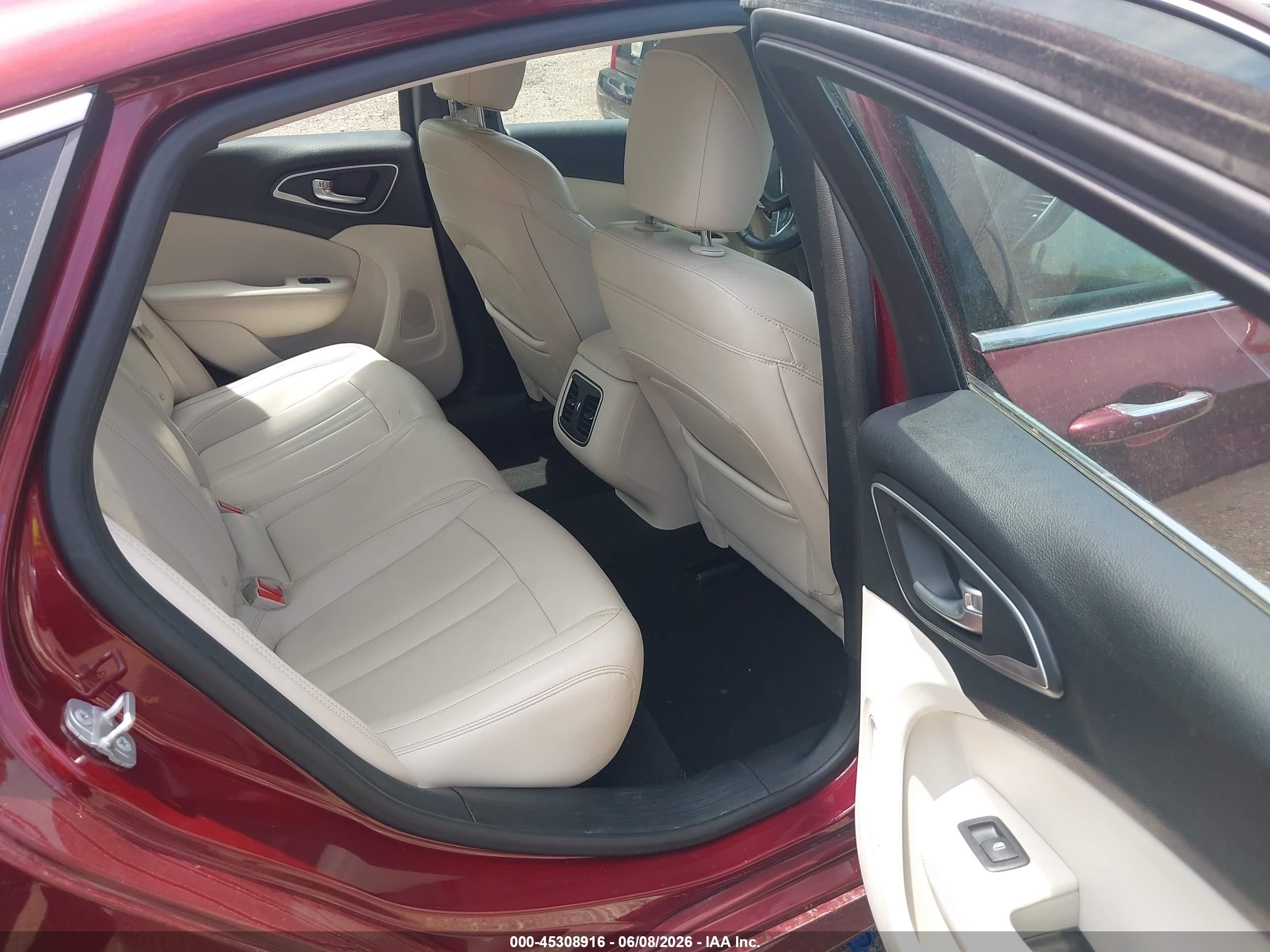 2015 Chrysler 200 C Red vin: 1C3CCCCB9FN546900