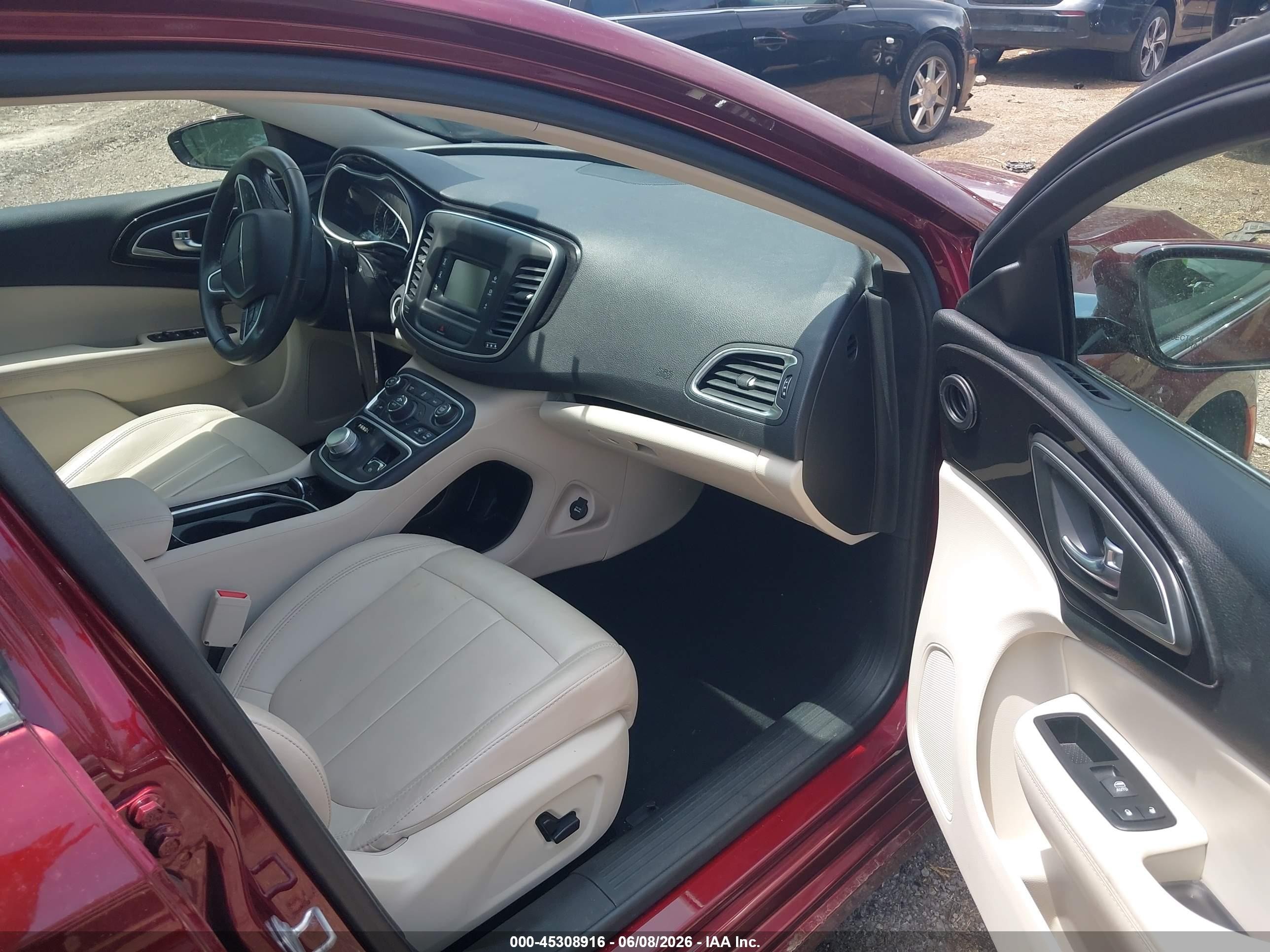 2015 Chrysler 200 C Red vin: 1C3CCCCB9FN546900