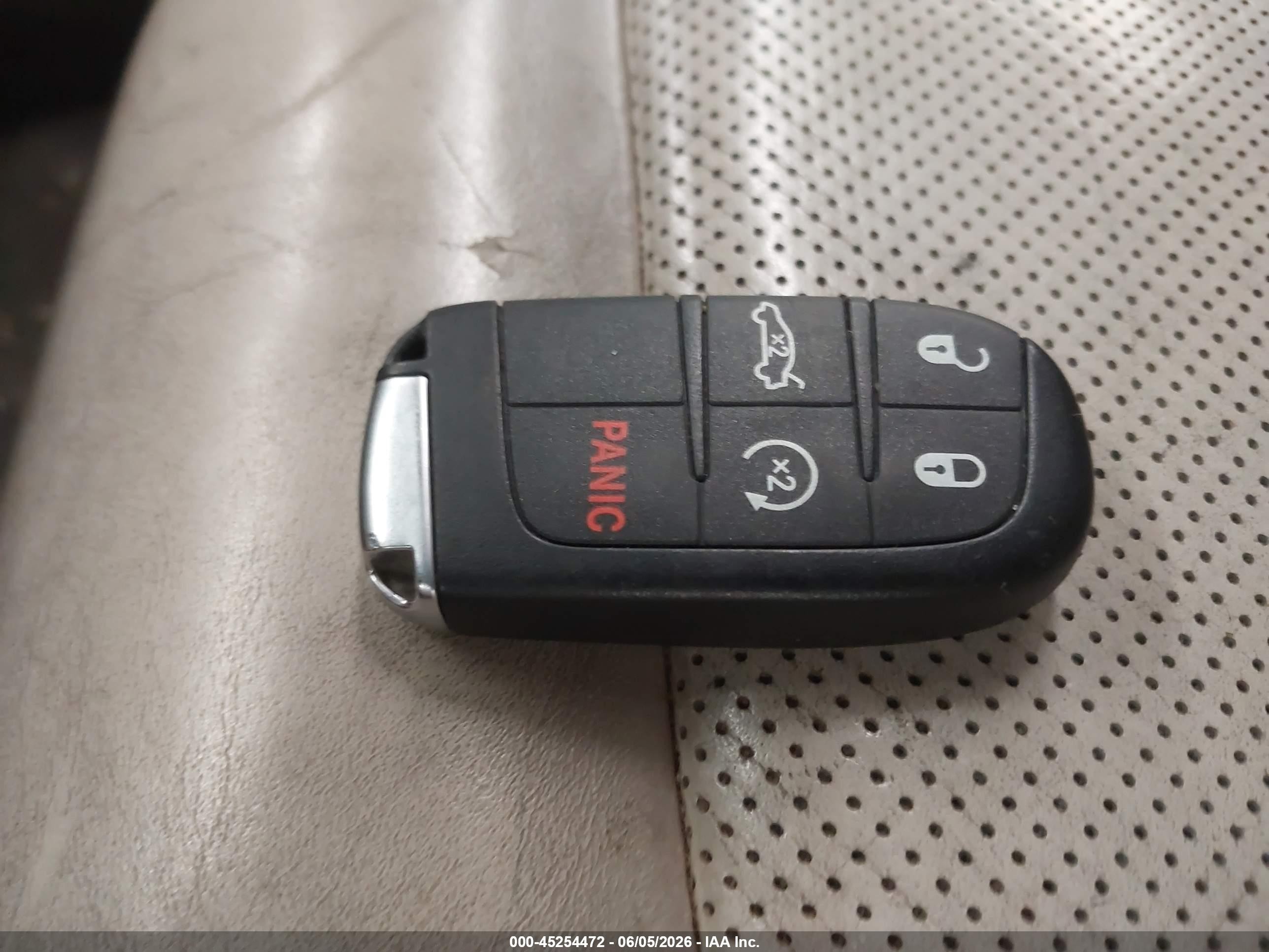 2015 Chrysler 200 C Темно-бордовый vin: 1C3CCCCBXFN564712