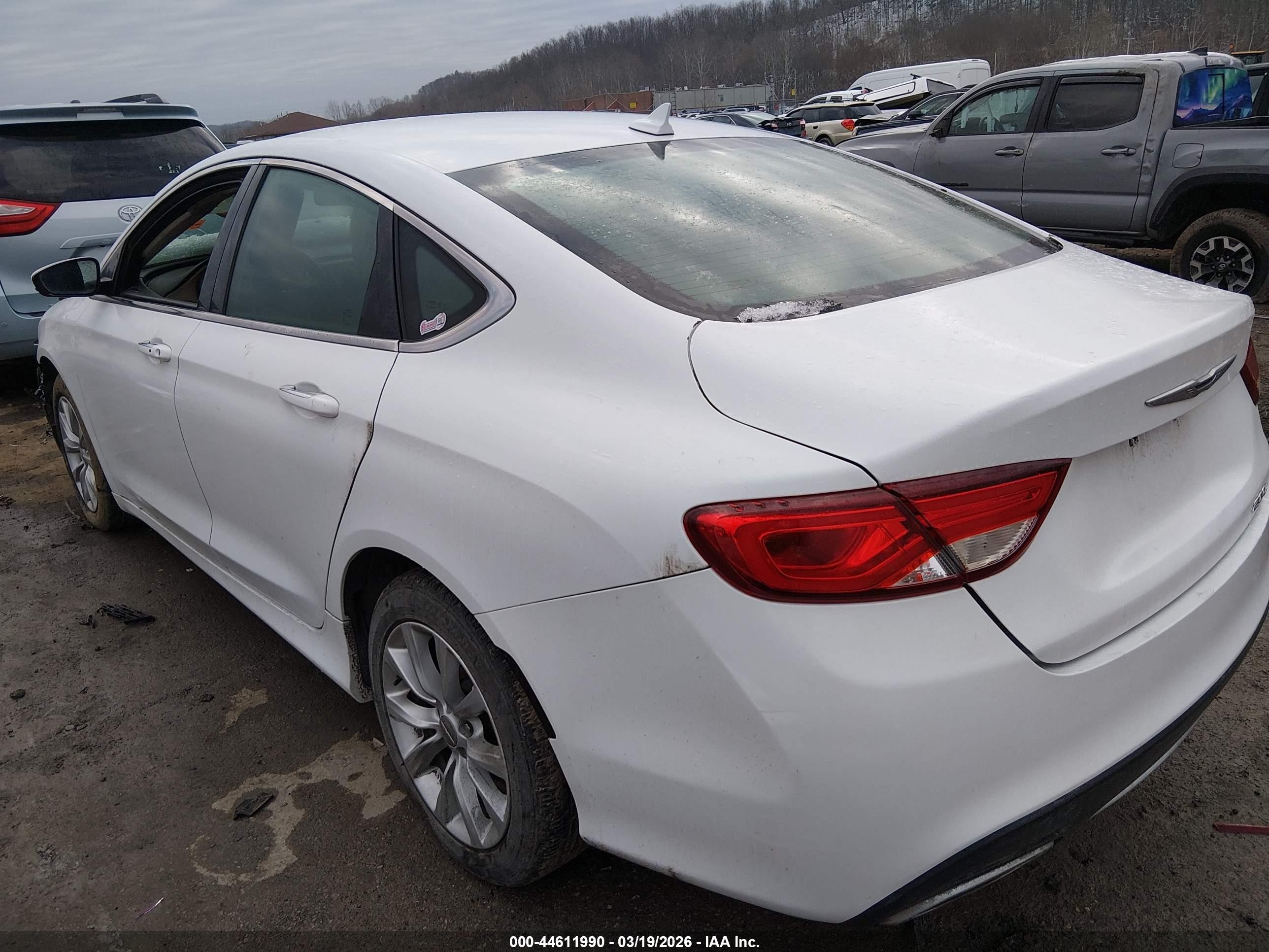 2015 Chrysler 200 C White vin: 1C3CCCCG3FN514312