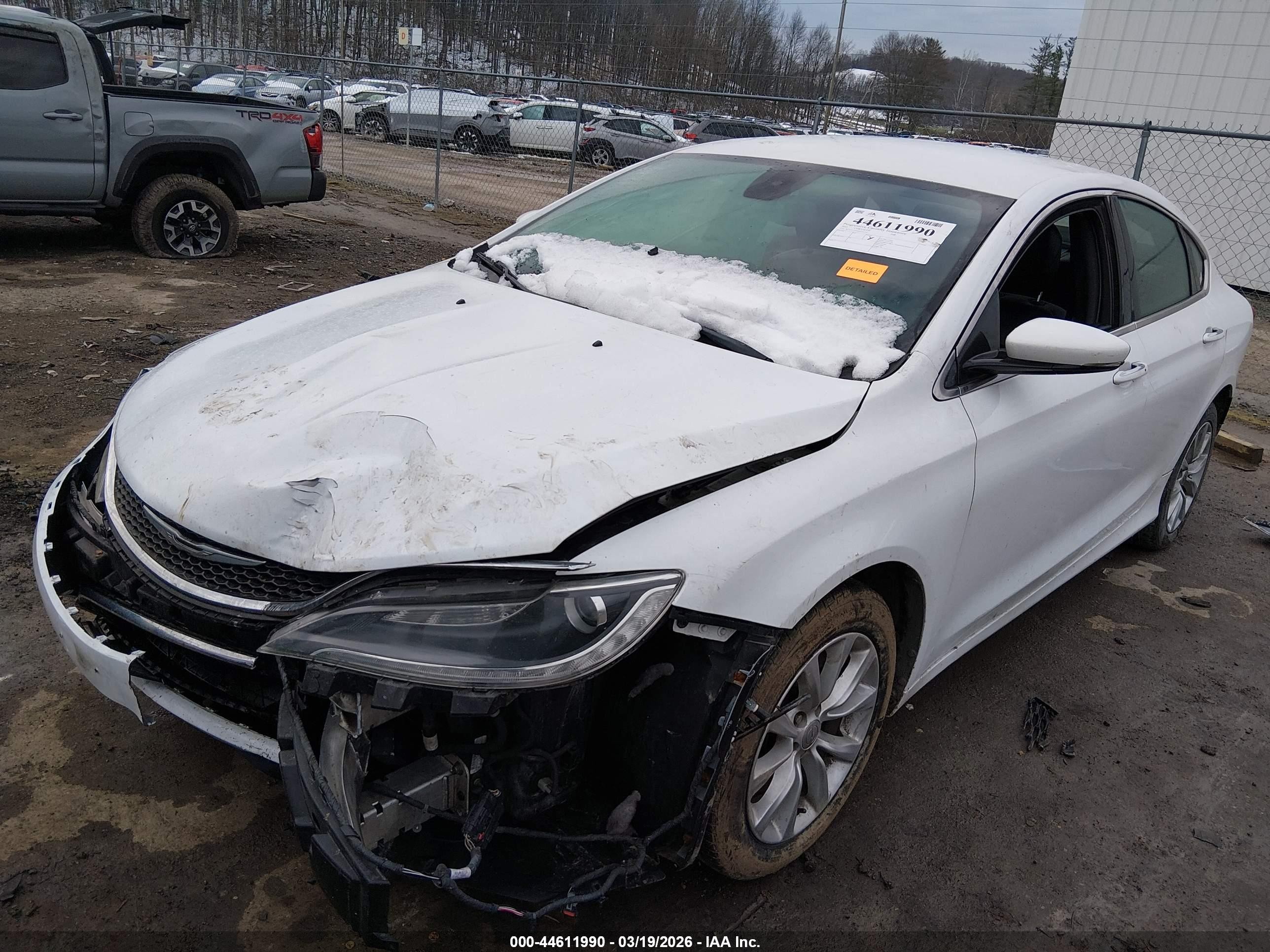 2015 Chrysler 200 C White vin: 1C3CCCCG3FN514312