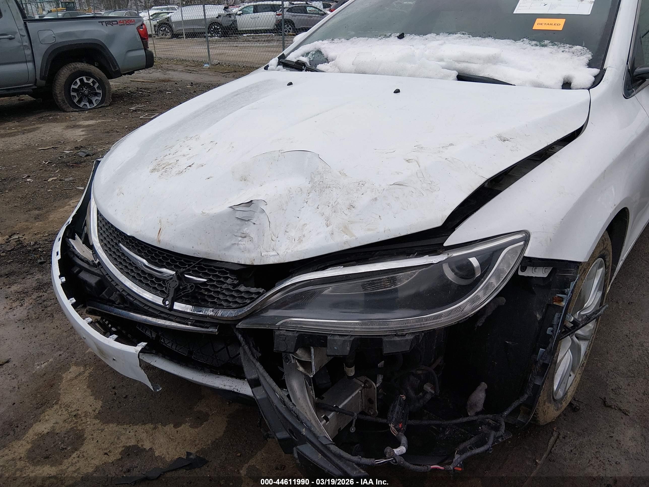2015 Chrysler 200 C White vin: 1C3CCCCG3FN514312